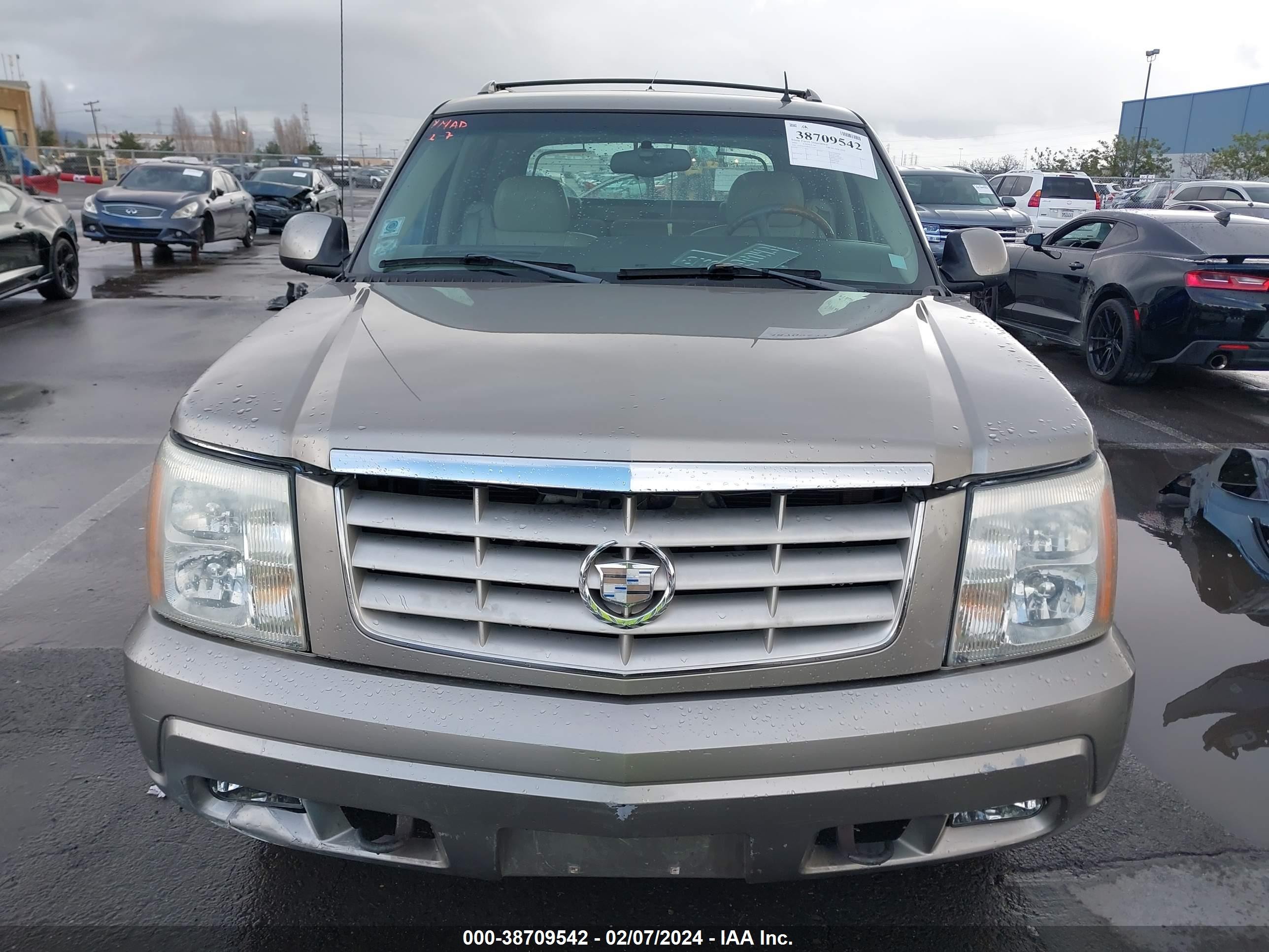 Photo 11 VIN: 3GYEK63N82G272007 - CADILLAC ESCALADE 