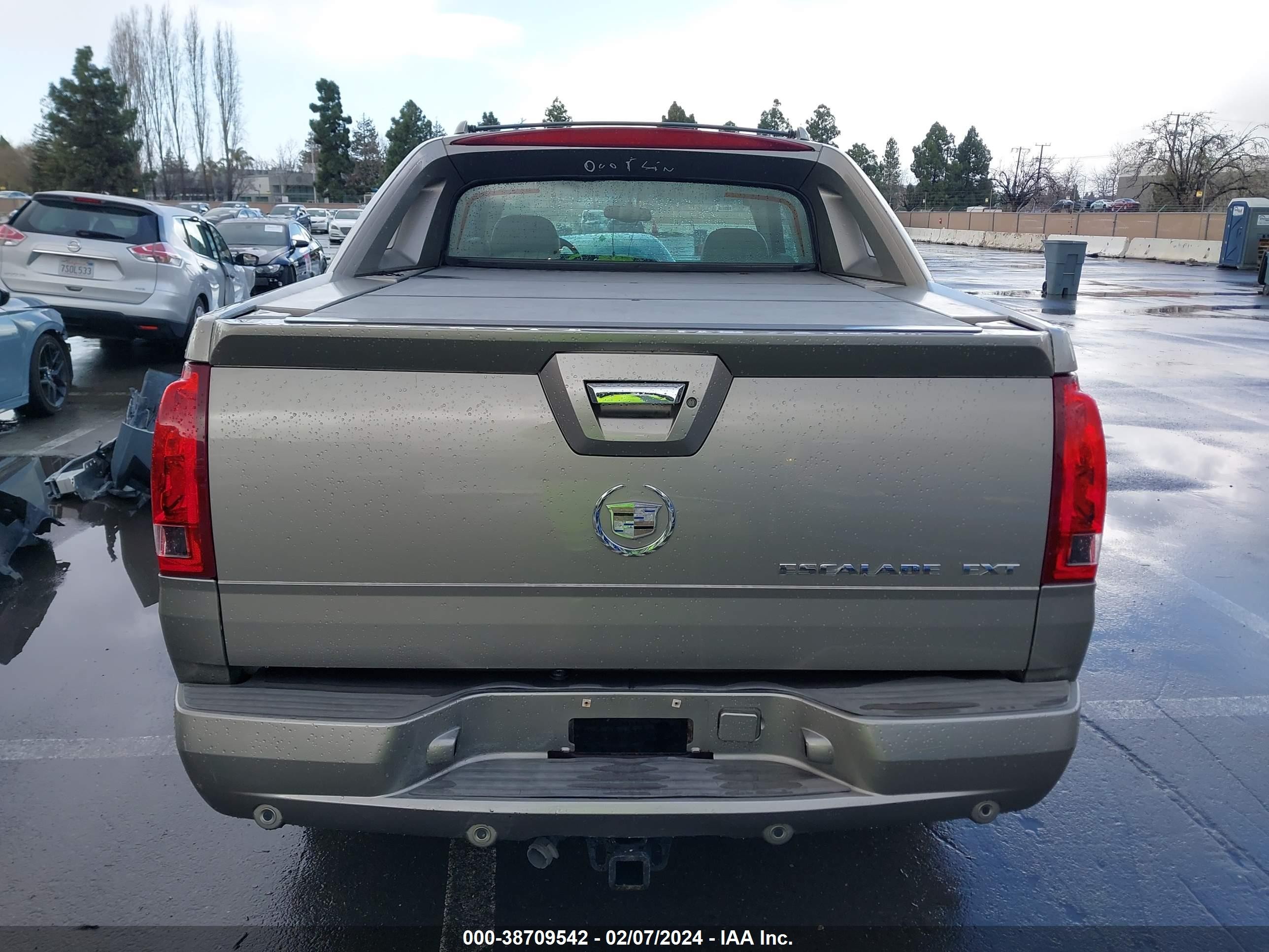 Photo 15 VIN: 3GYEK63N82G272007 - CADILLAC ESCALADE 