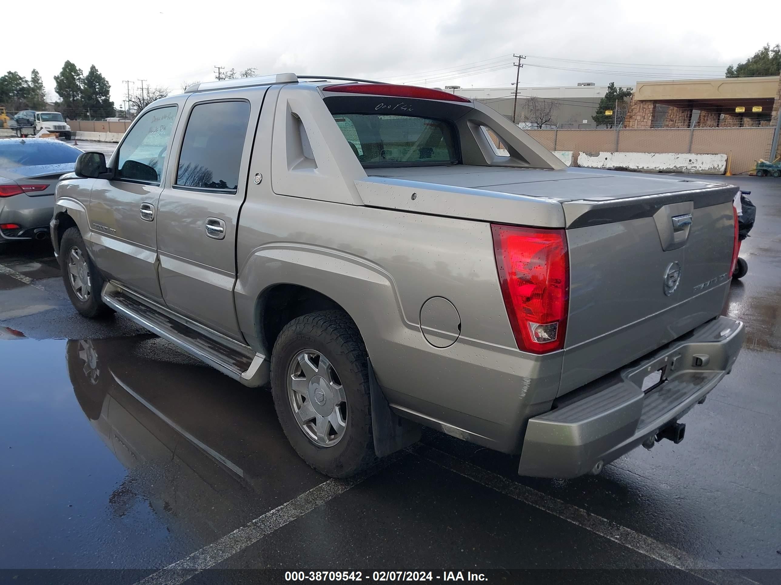 Photo 2 VIN: 3GYEK63N82G272007 - CADILLAC ESCALADE 