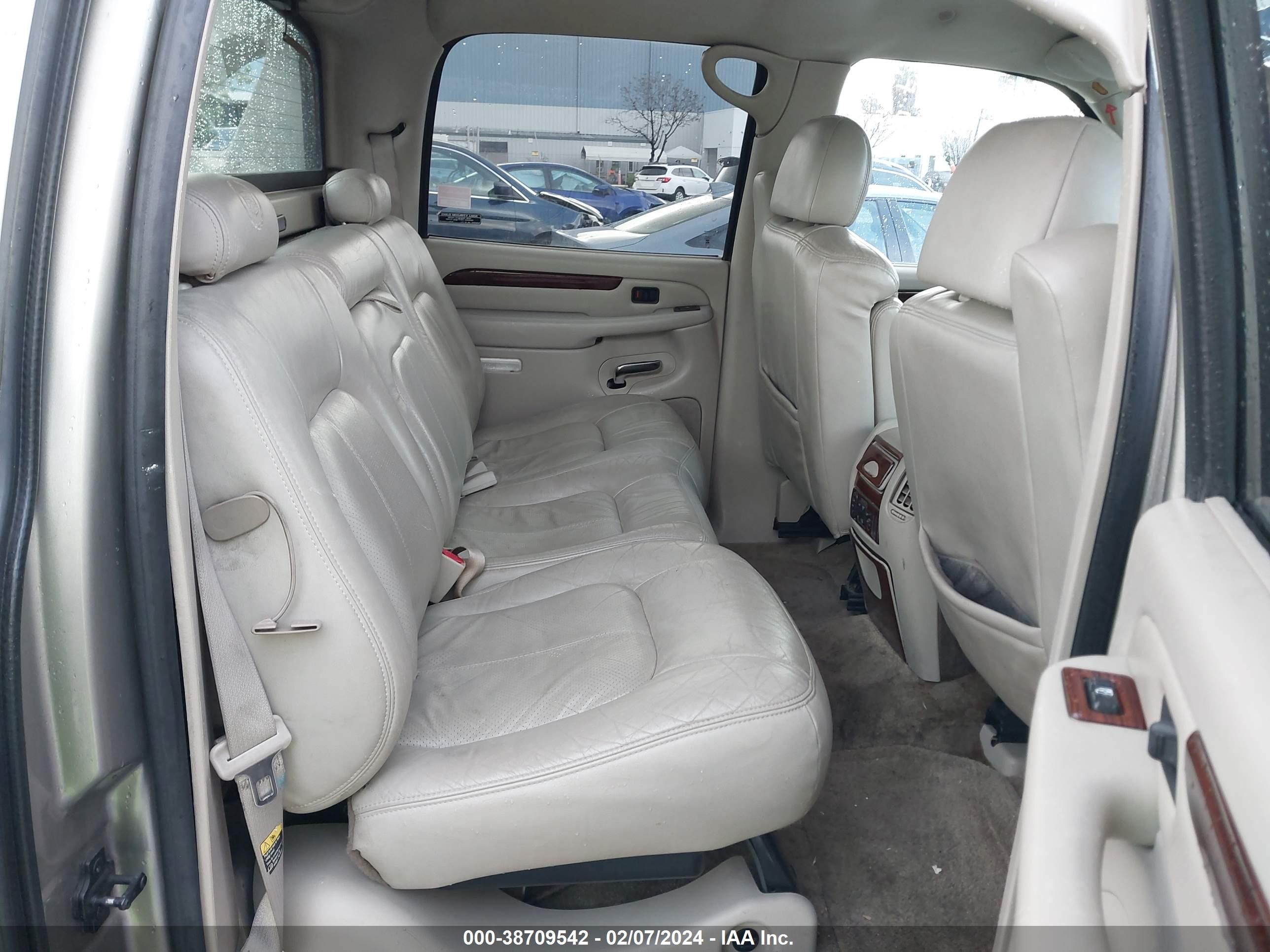 Photo 7 VIN: 3GYEK63N82G272007 - CADILLAC ESCALADE 