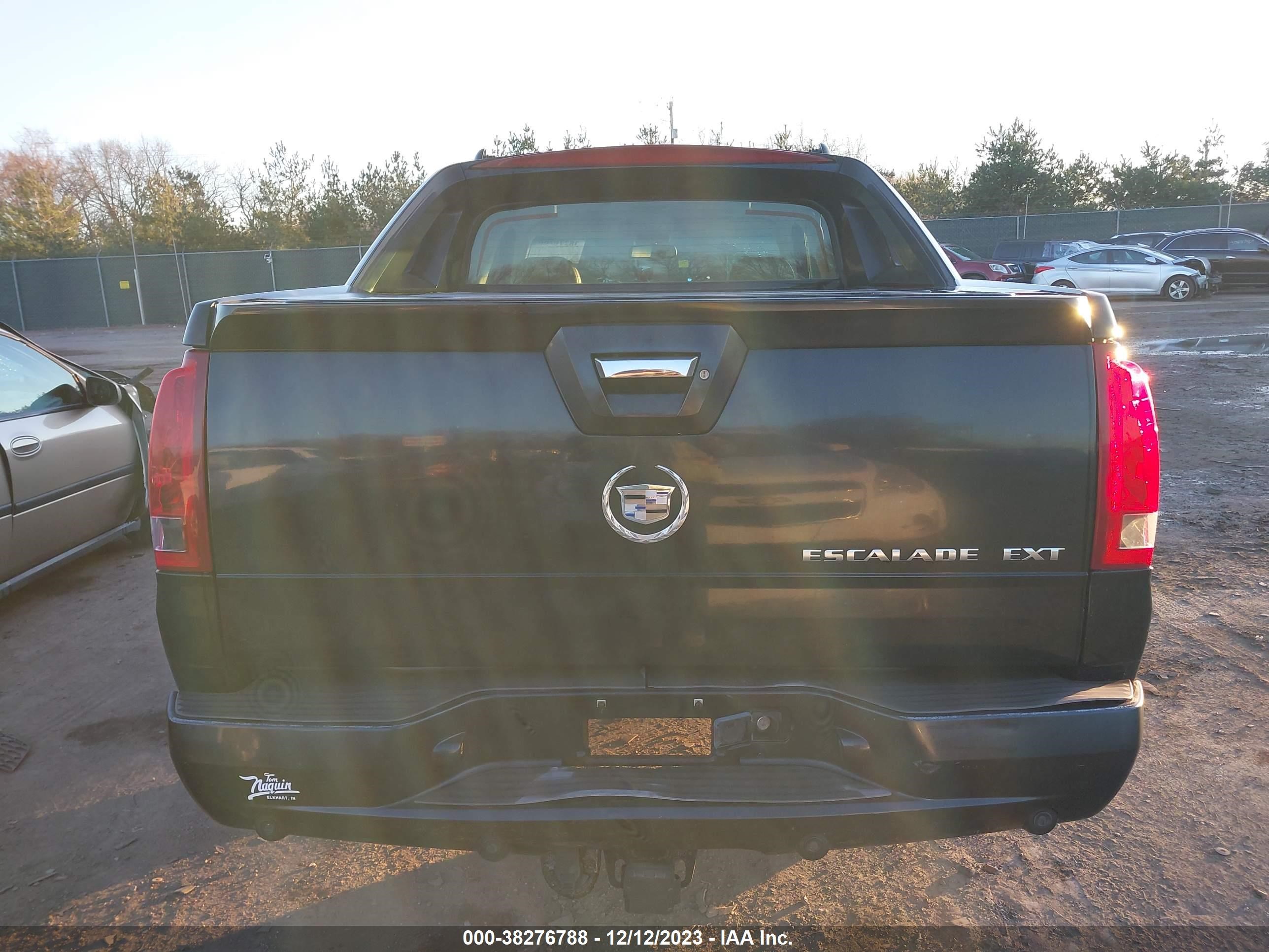 Photo 15 VIN: 3GYEK63N92G246189 - CADILLAC ESCALADE 