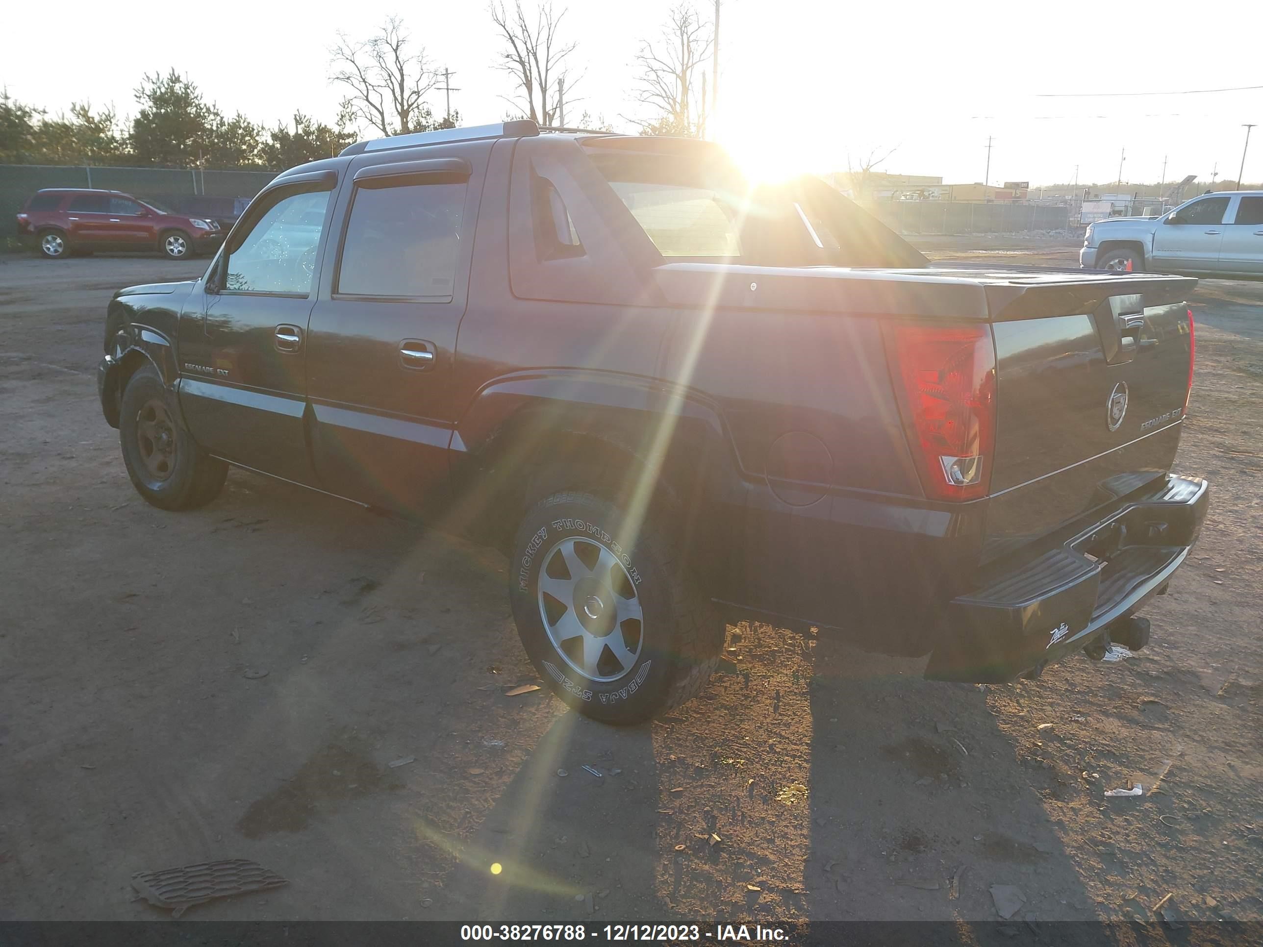 Photo 2 VIN: 3GYEK63N92G246189 - CADILLAC ESCALADE 