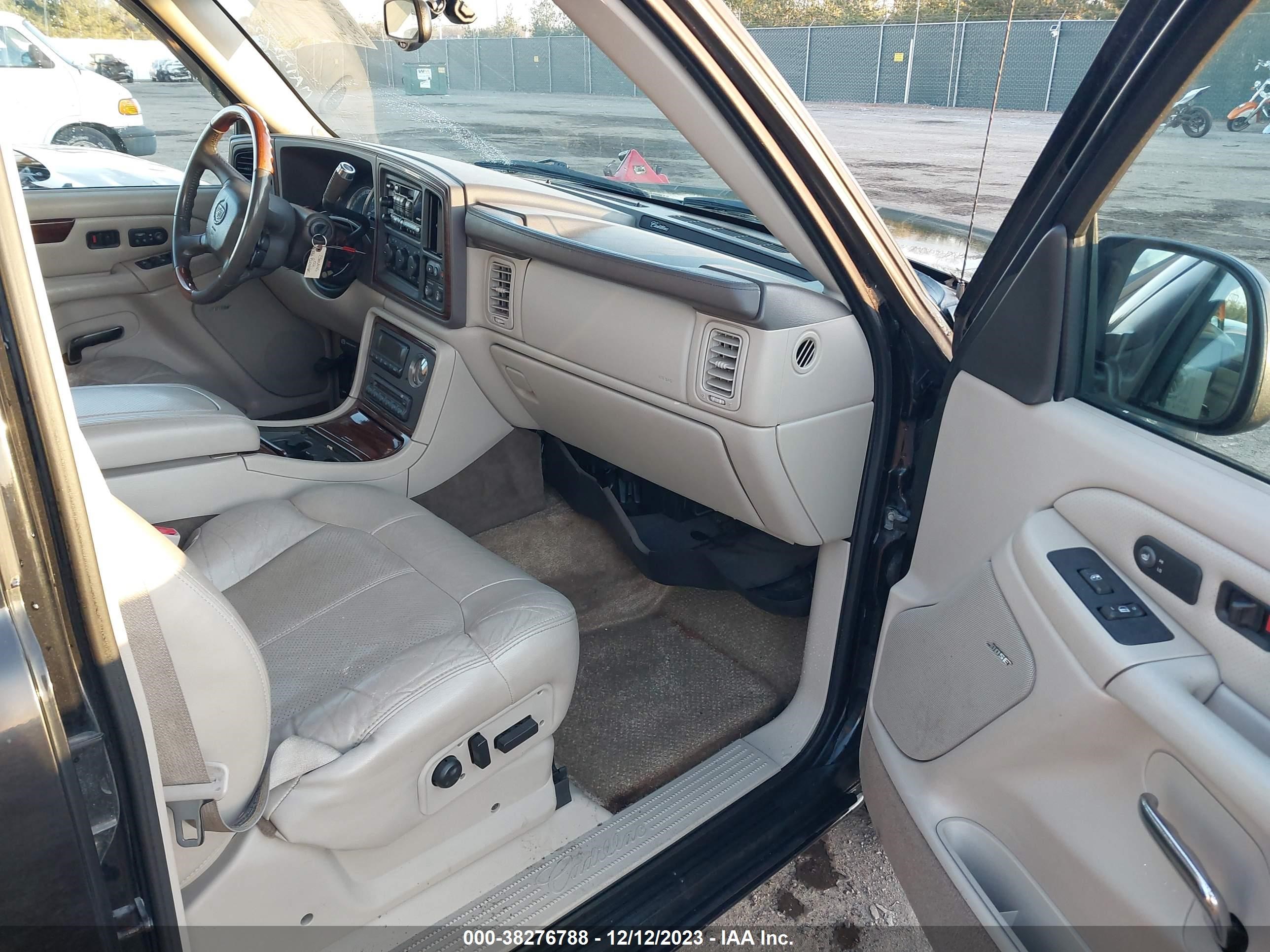 Photo 4 VIN: 3GYEK63N92G246189 - CADILLAC ESCALADE 