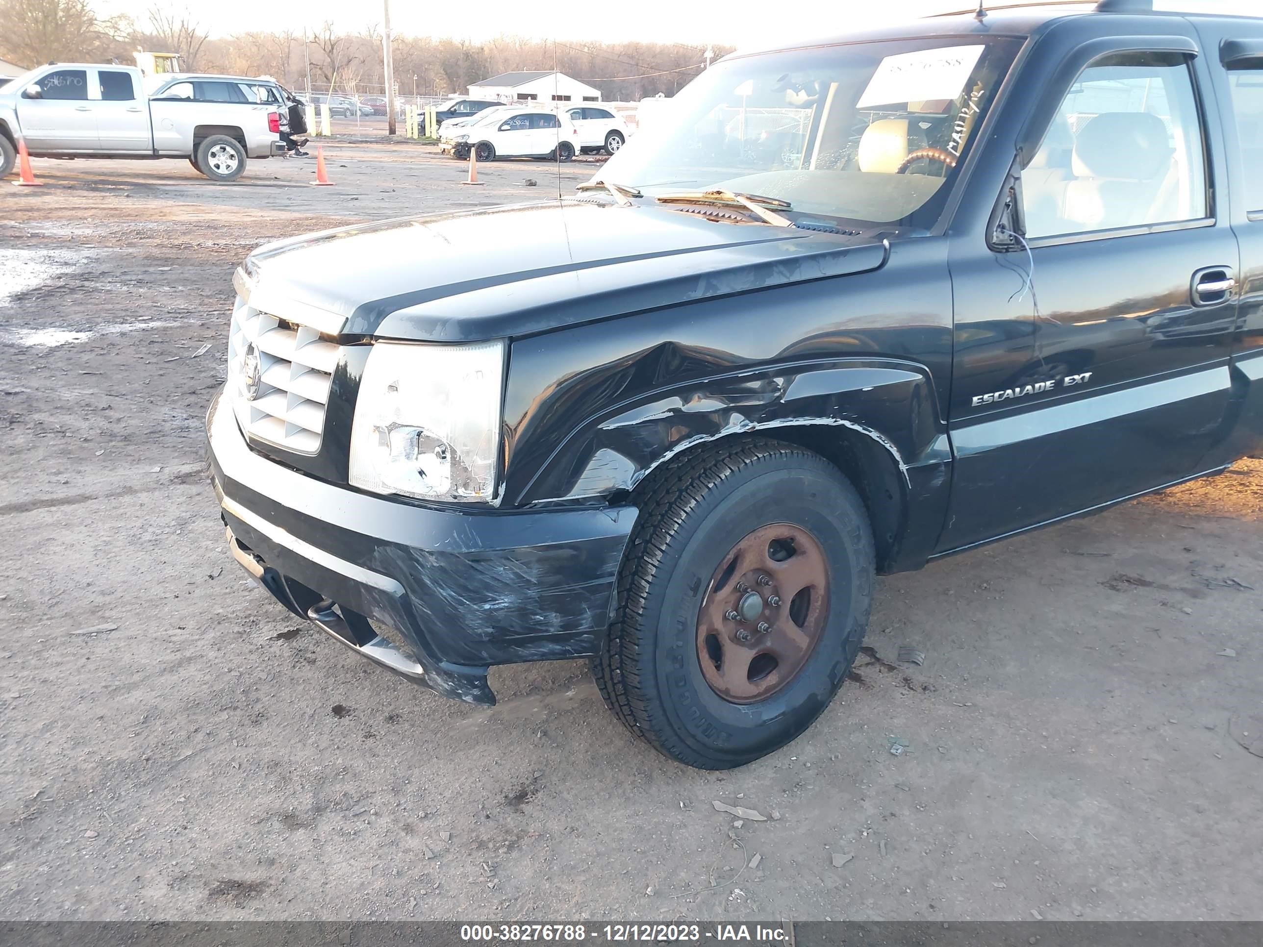 Photo 5 VIN: 3GYEK63N92G246189 - CADILLAC ESCALADE 