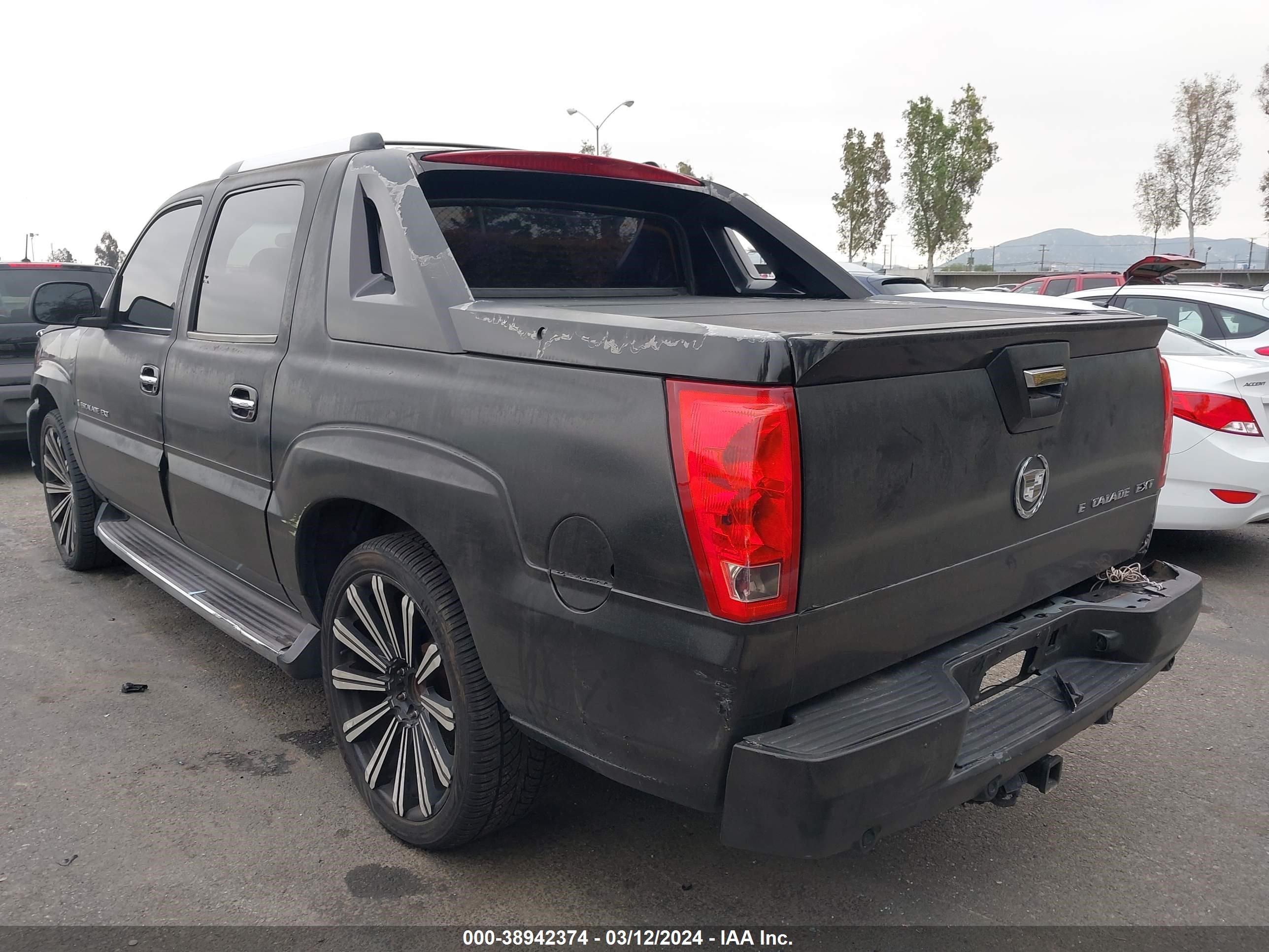 Photo 2 VIN: 3GYEK63NX2G331249 - CADILLAC ESCALADE 