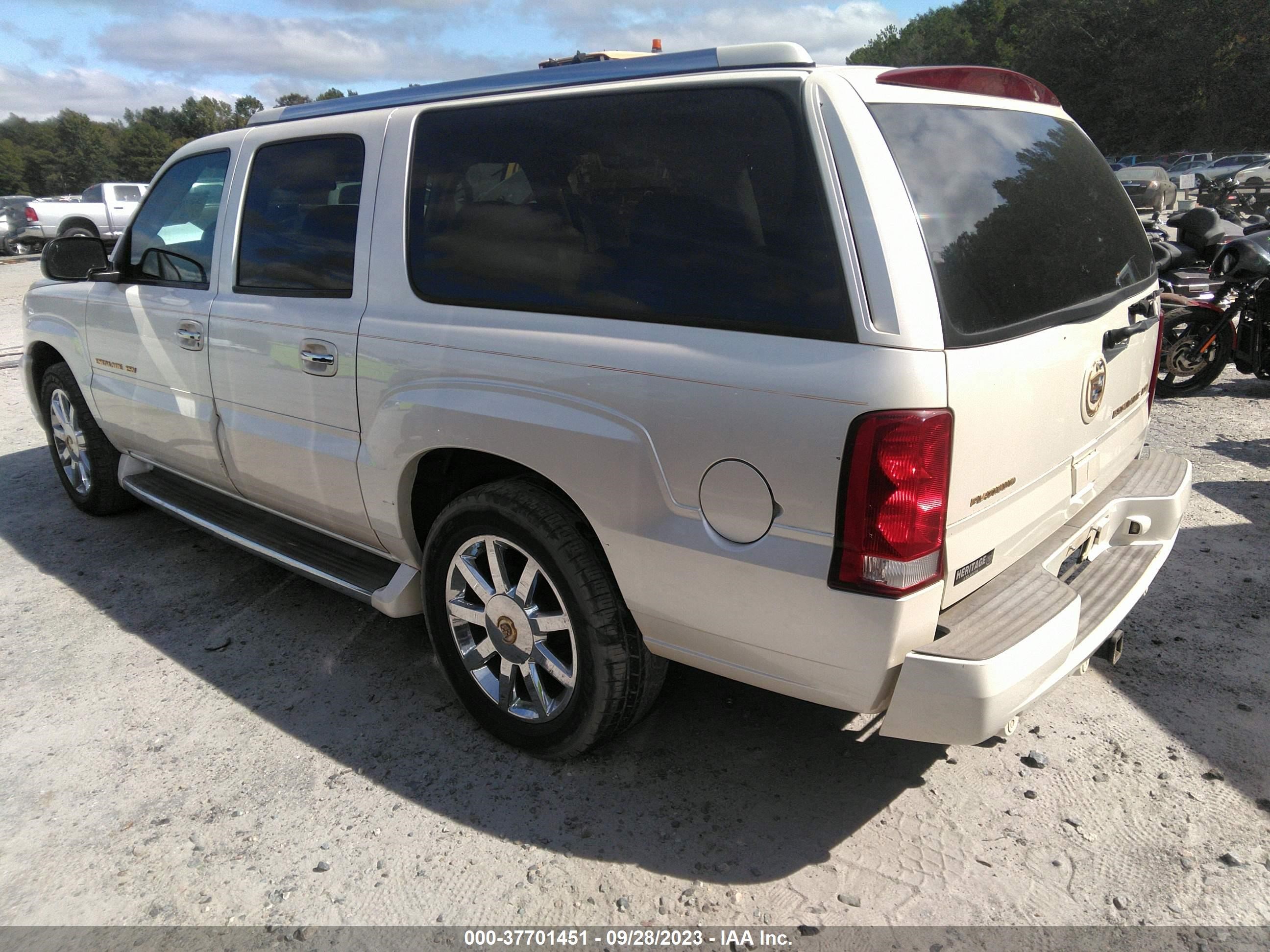 Photo 2 VIN: 3GYFK66N44G268782 - CADILLAC ESCALADE 