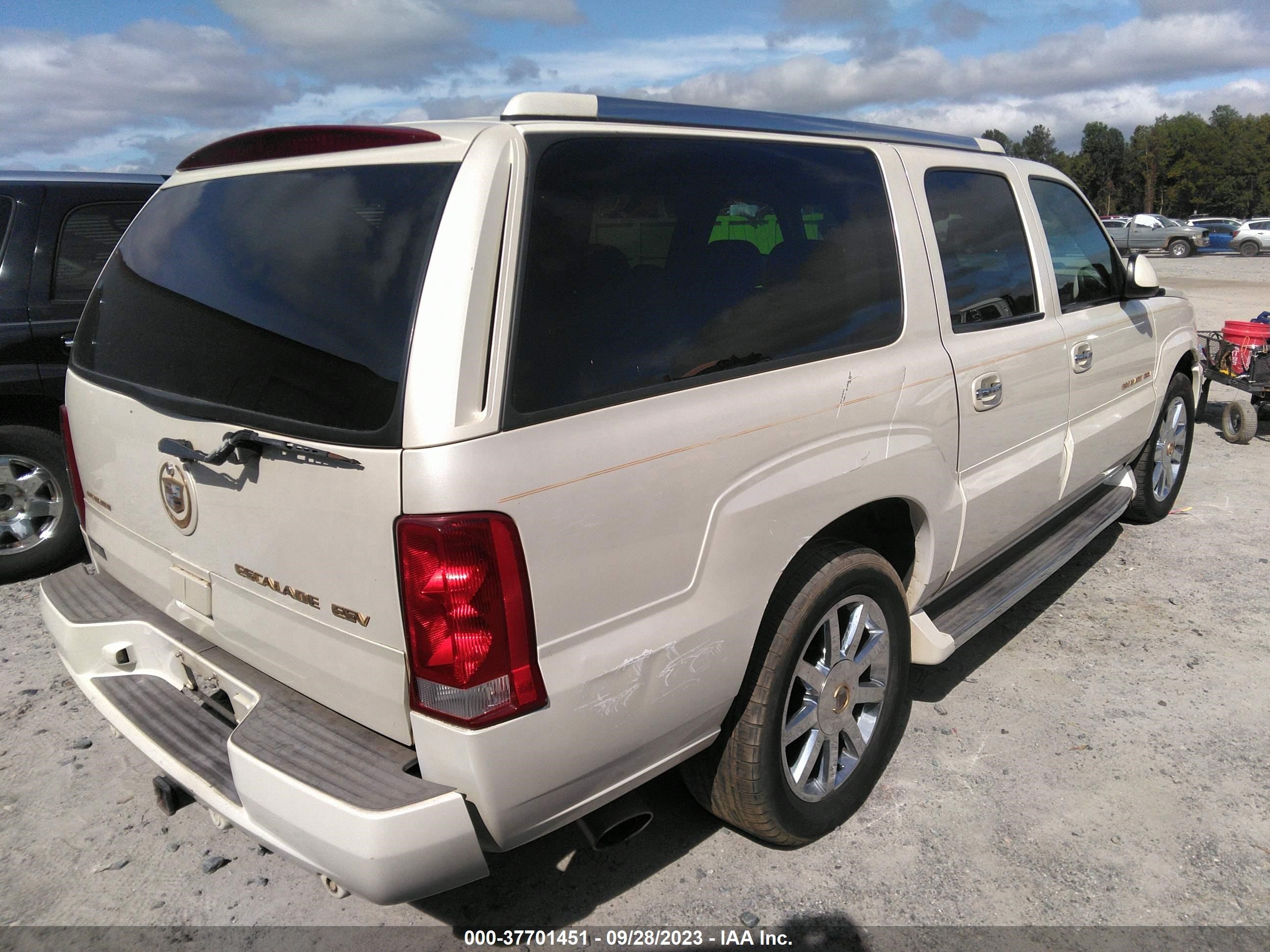 Photo 3 VIN: 3GYFK66N44G268782 - CADILLAC ESCALADE 