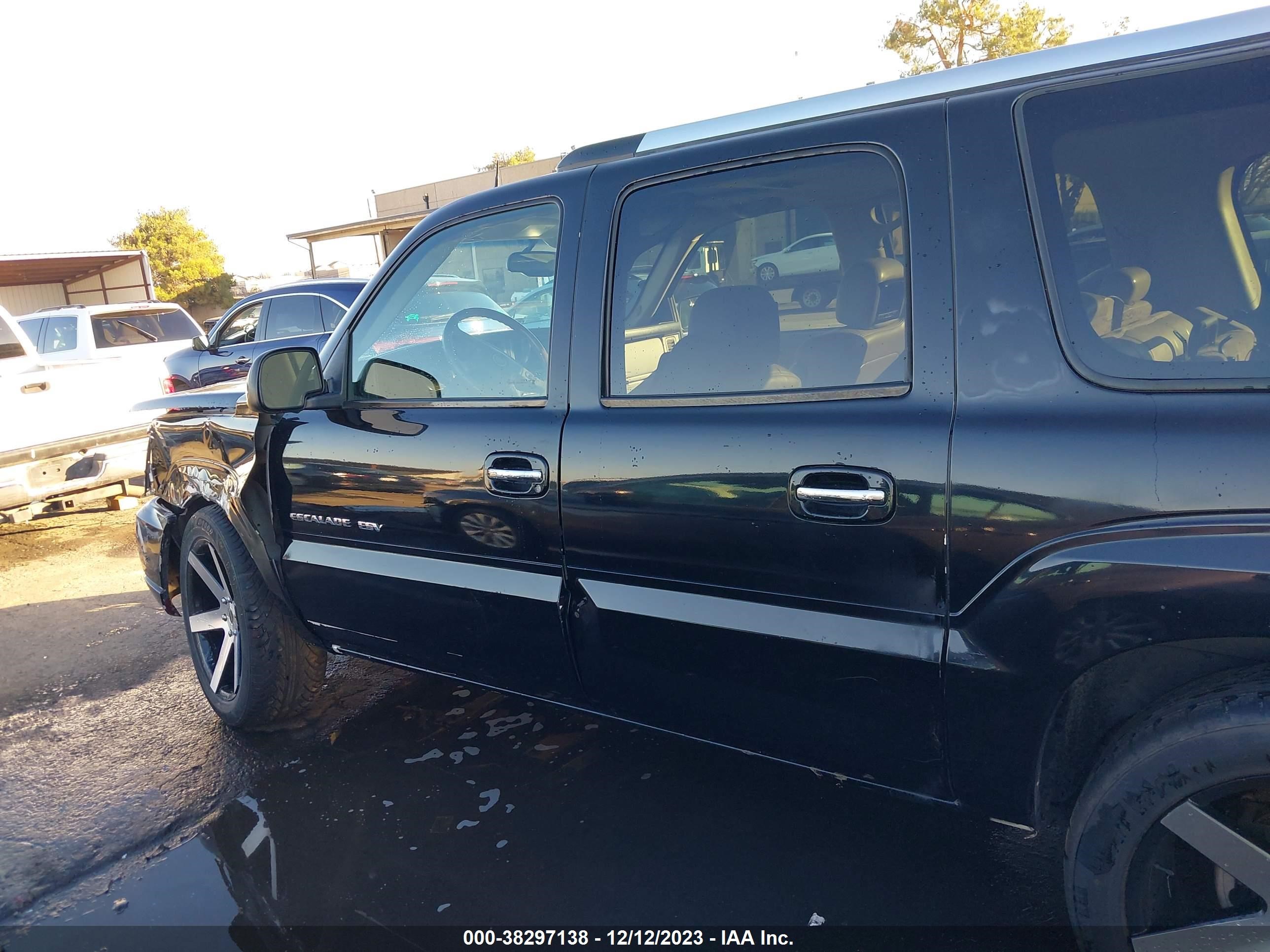 Photo 13 VIN: 3GYFK66N94G327907 - CADILLAC ESCALADE 