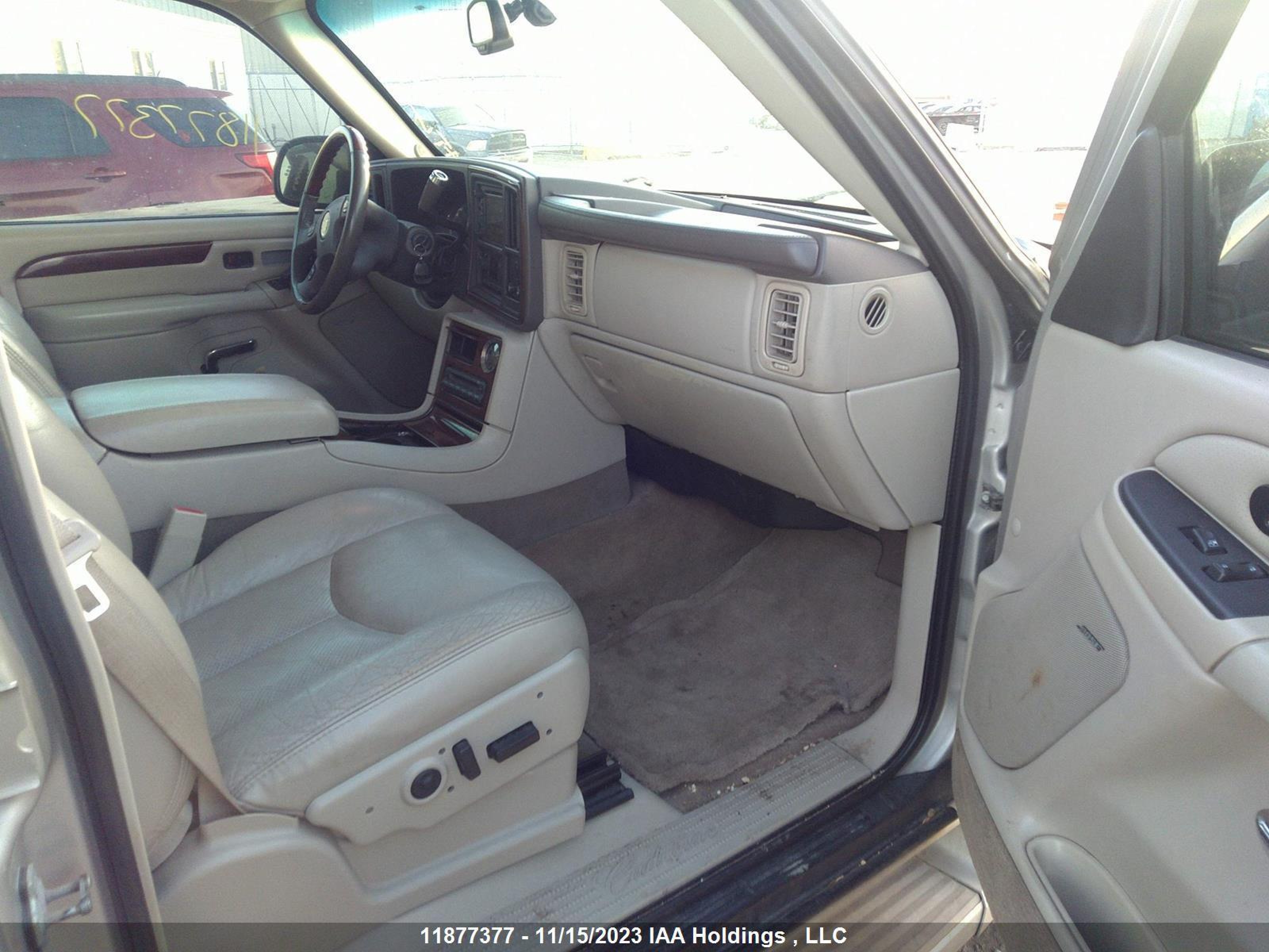 Photo 4 VIN: 3GYFK66NX5G237747 - CADILLAC ESCALADE 