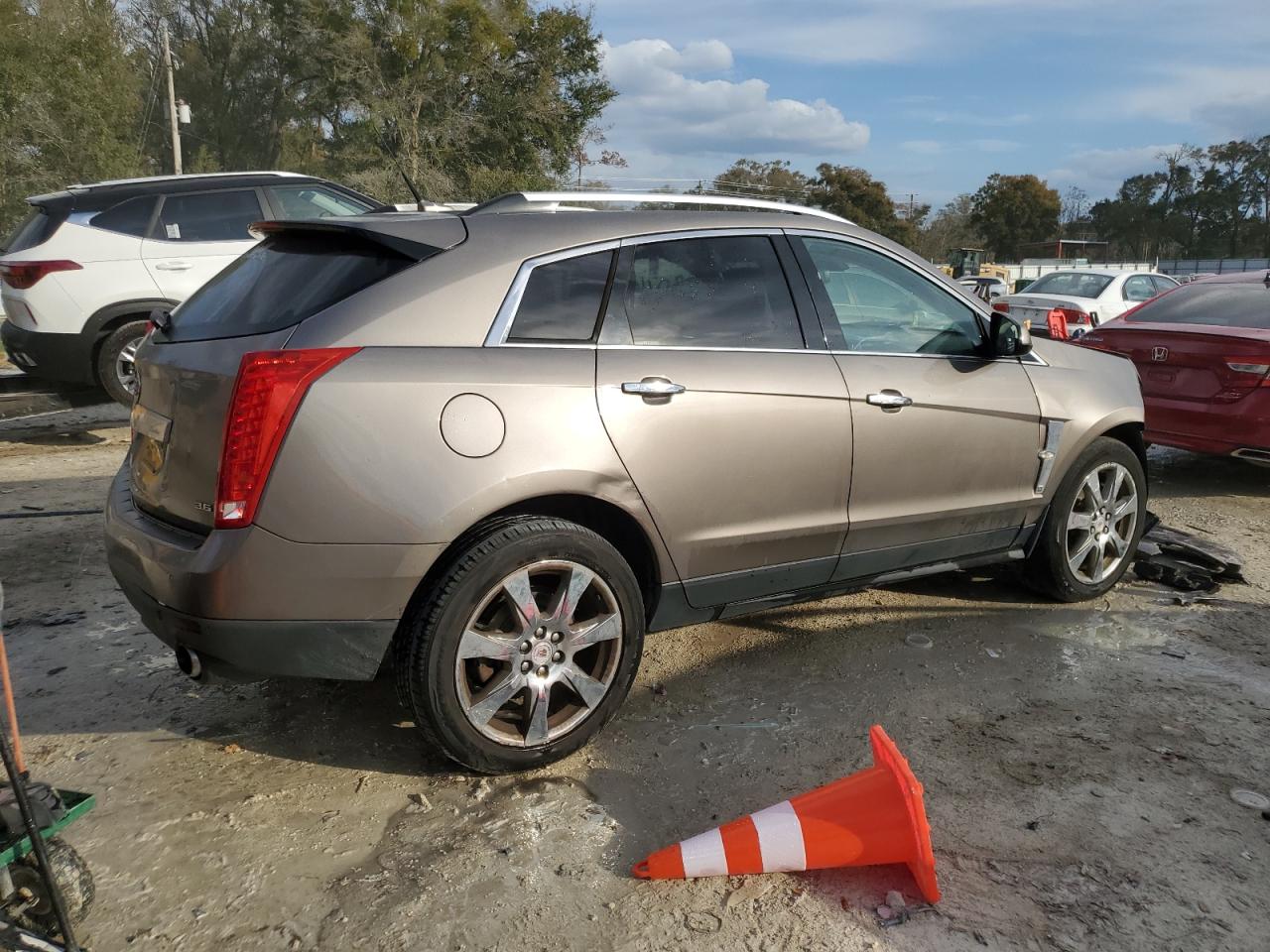 Photo 2 VIN: 3GYFNAE39CS506776 - CADILLAC SRX 