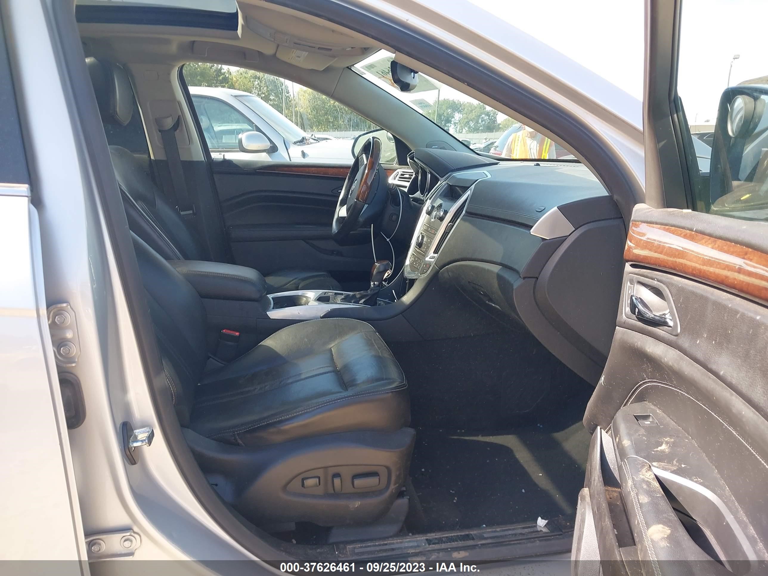 Photo 4 VIN: 3GYFNAE3XCS539799 - CADILLAC SRX 