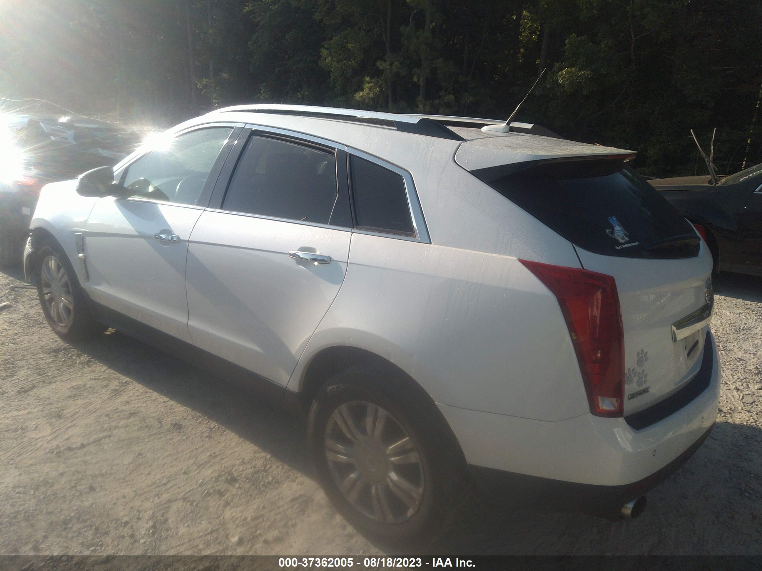 Photo 2 VIN: 3GYFNAEY2BS641883 - CADILLAC SRX 