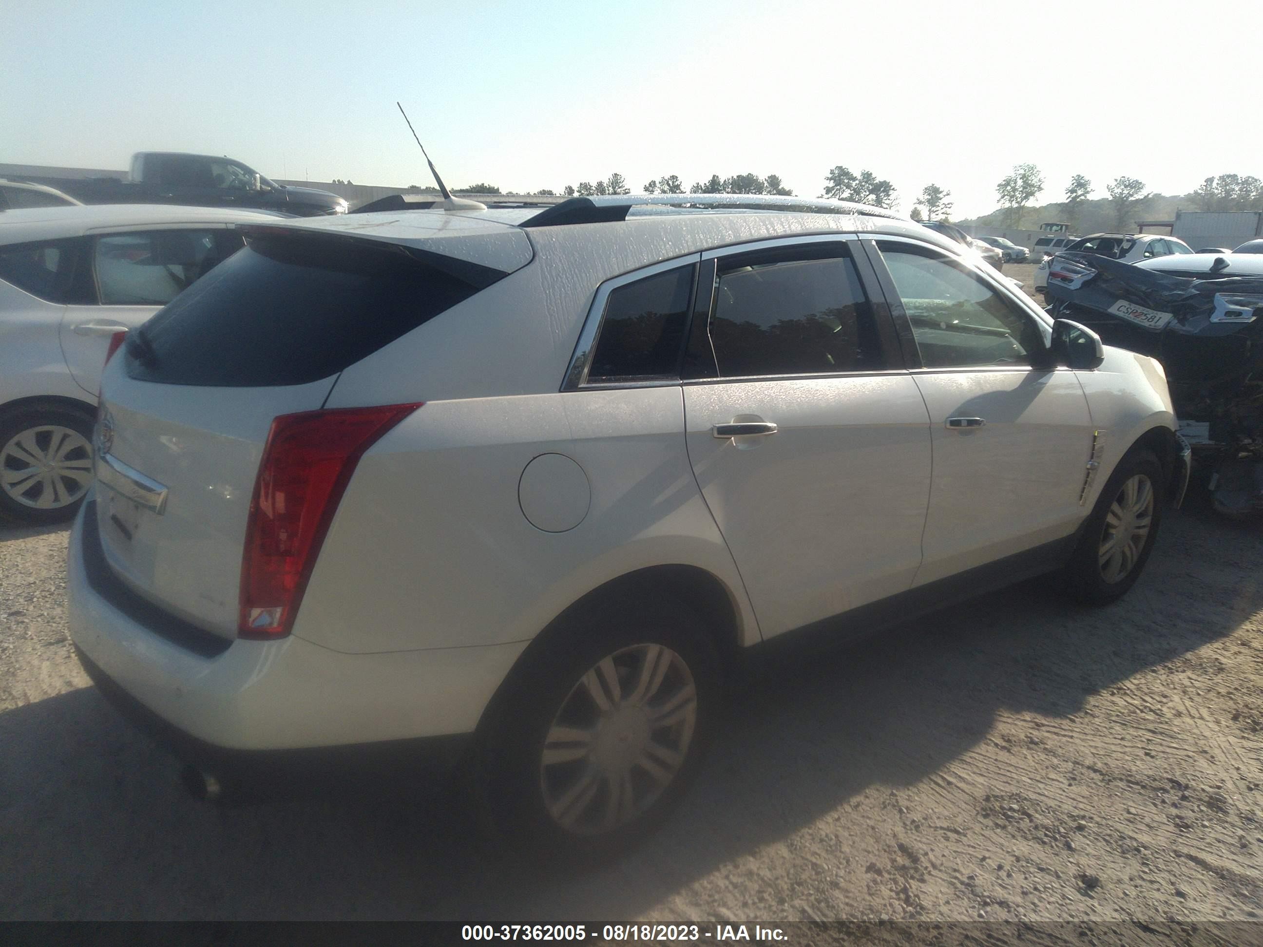 Photo 3 VIN: 3GYFNAEY2BS641883 - CADILLAC SRX 