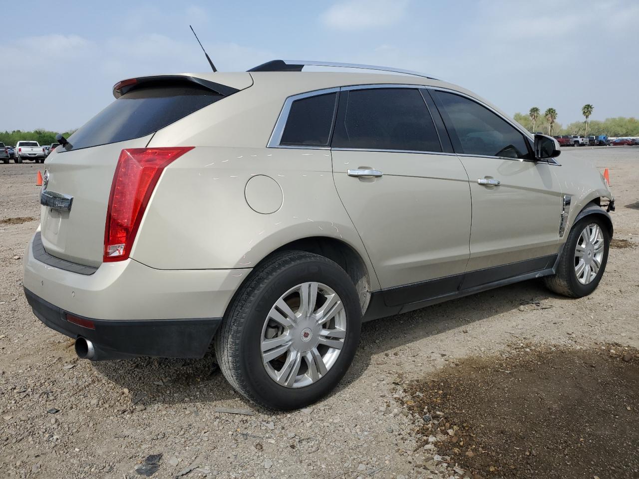 Photo 2 VIN: 3GYFNAEY4BS610070 - CADILLAC SRX 