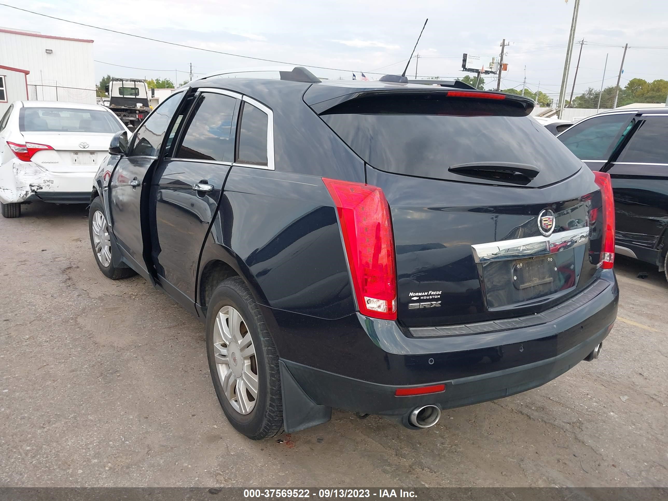 Photo 2 VIN: 3GYFNBE33FS523714 - CADILLAC SRX 