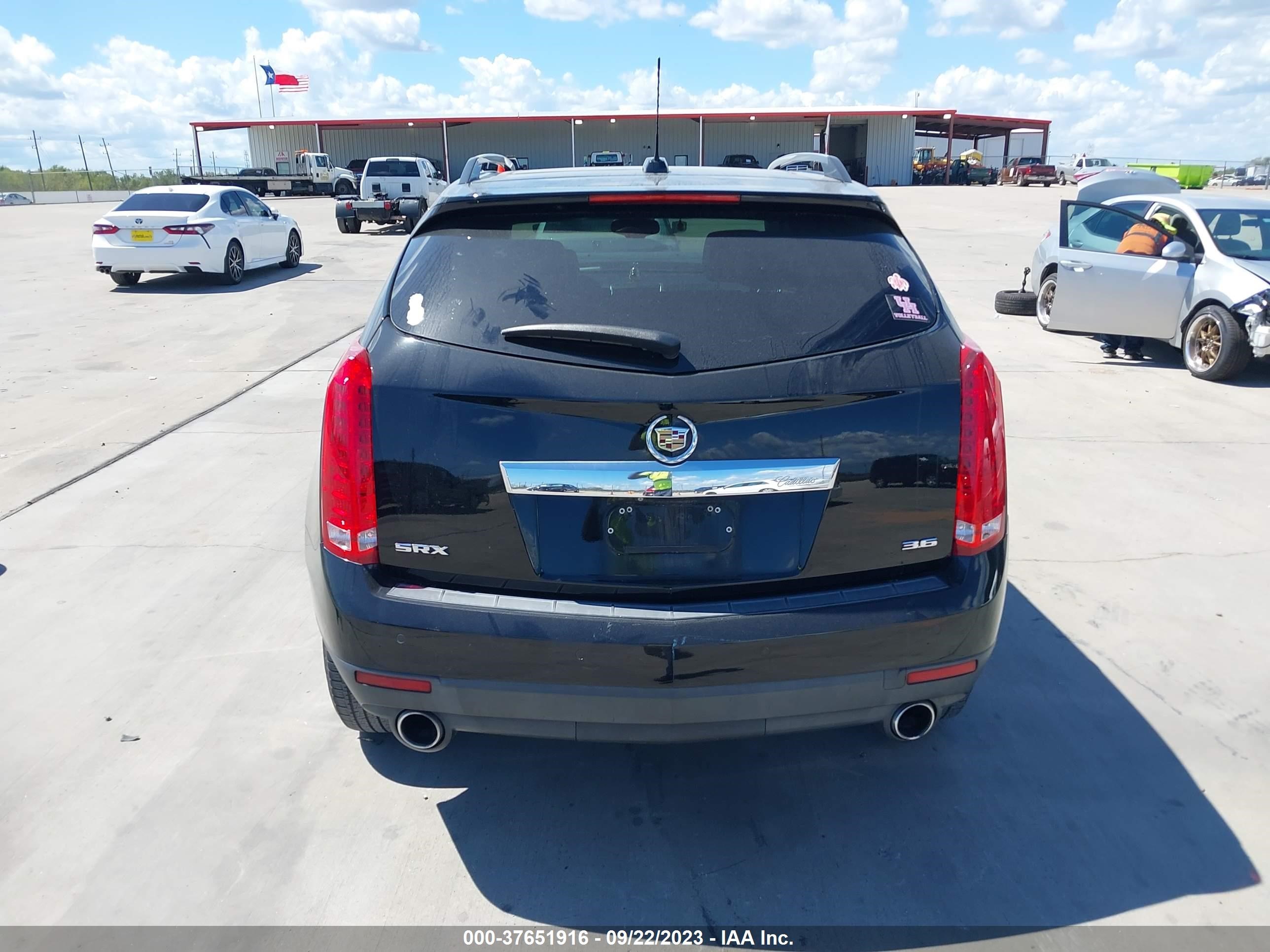 Photo 14 VIN: 3GYFNBE38FS598666 - CADILLAC SRX 