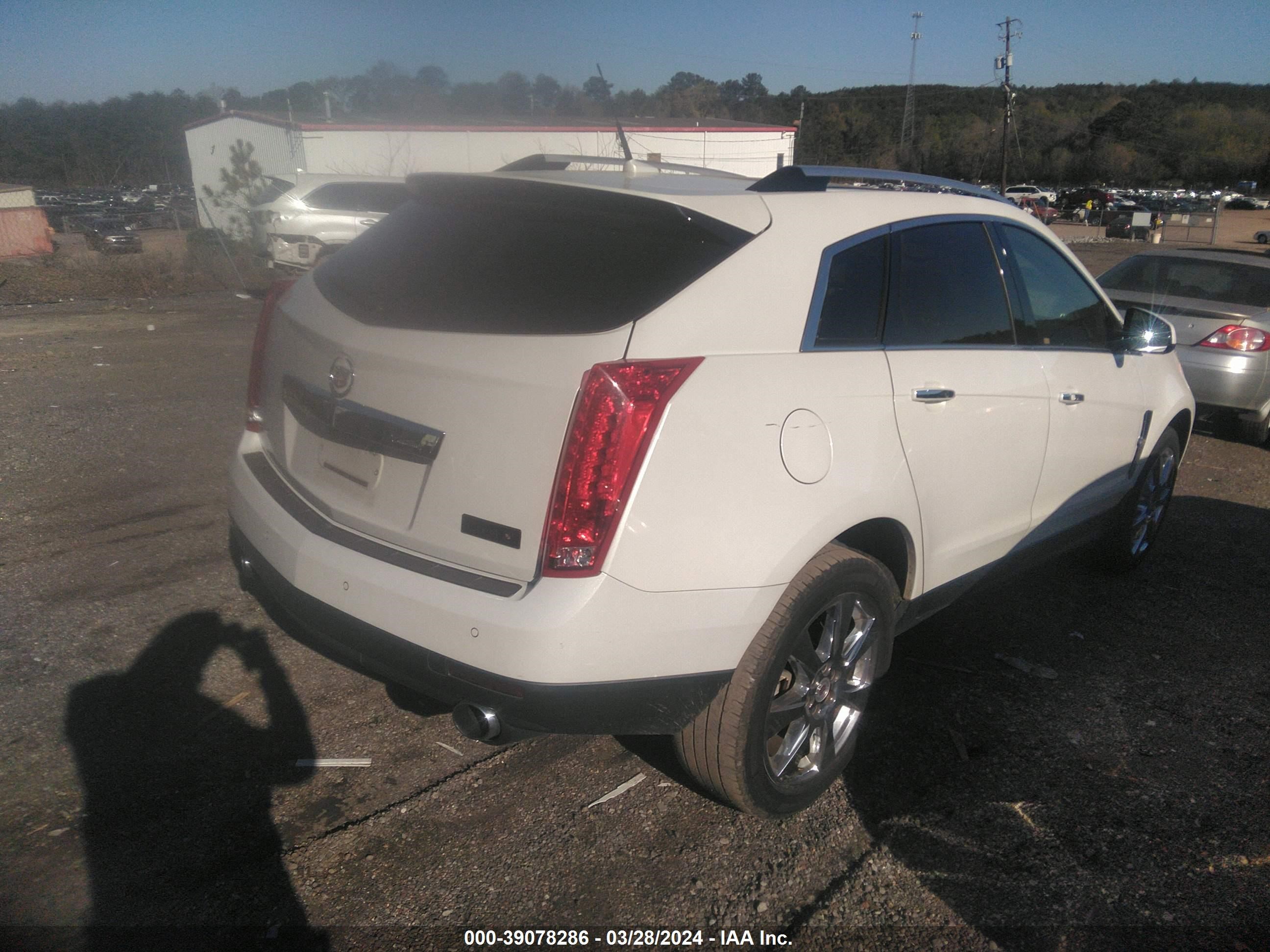 Photo 3 VIN: 3GYFNBEY3BS572045 - CADILLAC SRX 