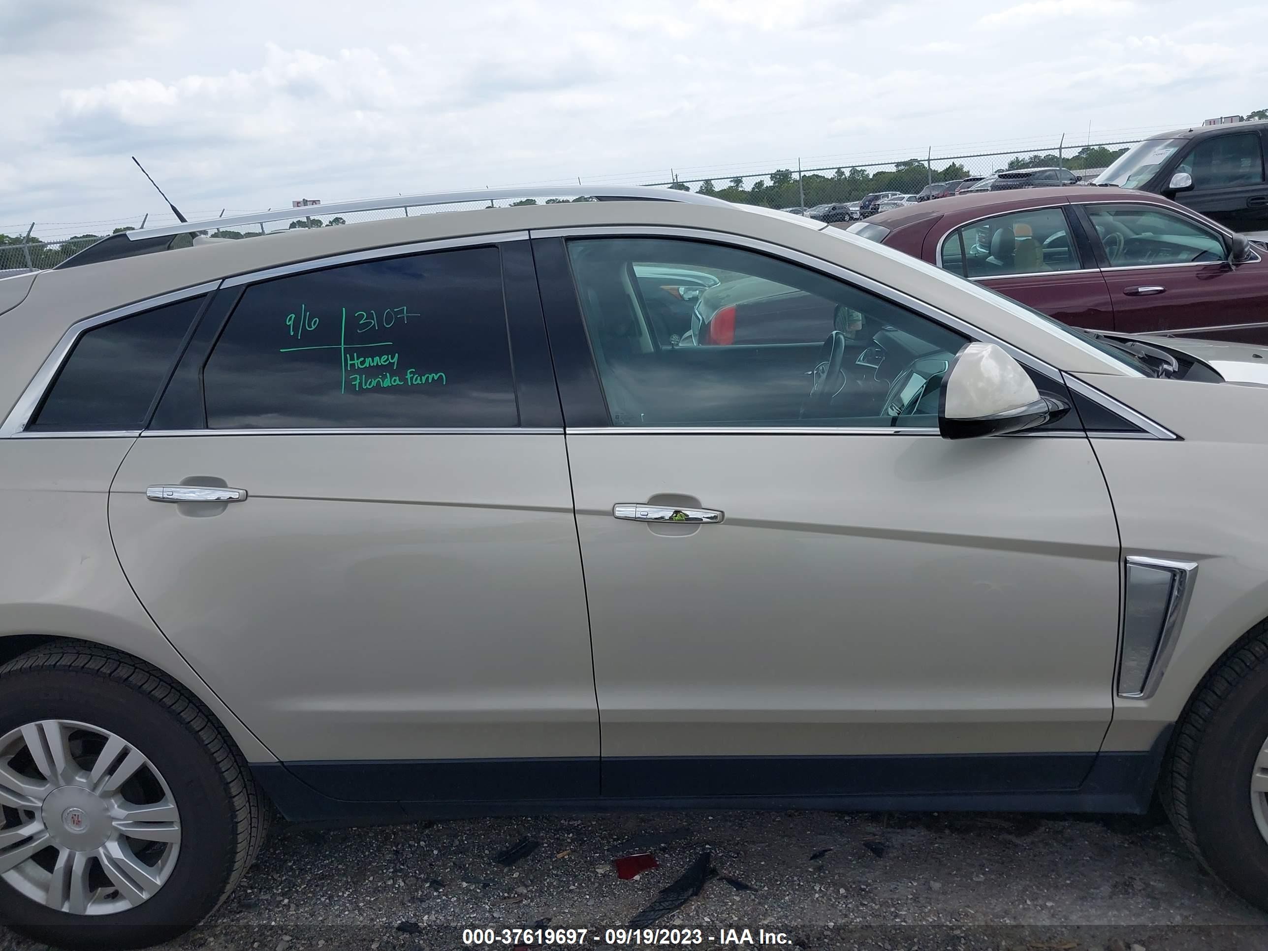 Photo 12 VIN: 3GYFNCE35DS639886 - CADILLAC SRX 