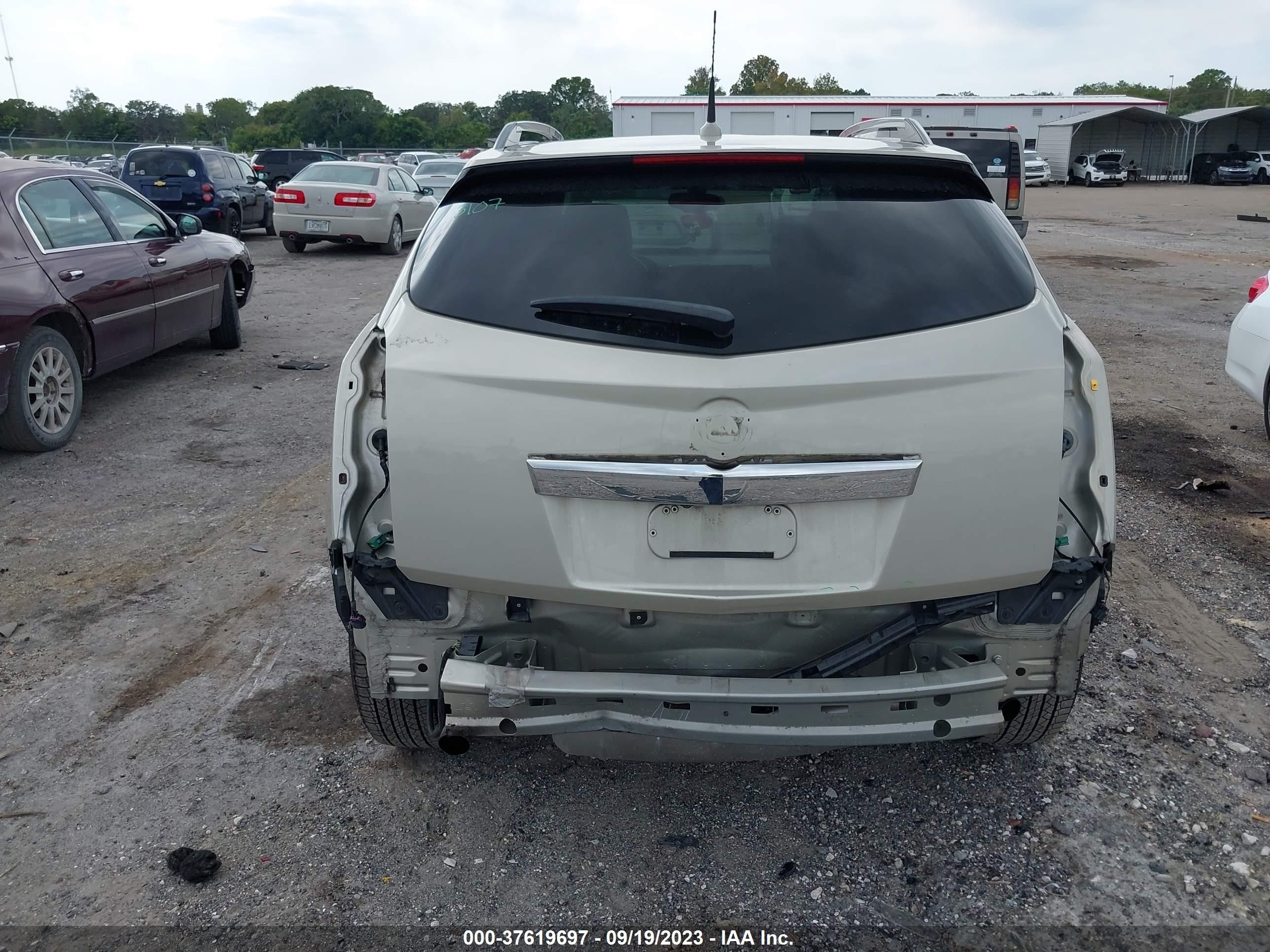 Photo 15 VIN: 3GYFNCE35DS639886 - CADILLAC SRX 