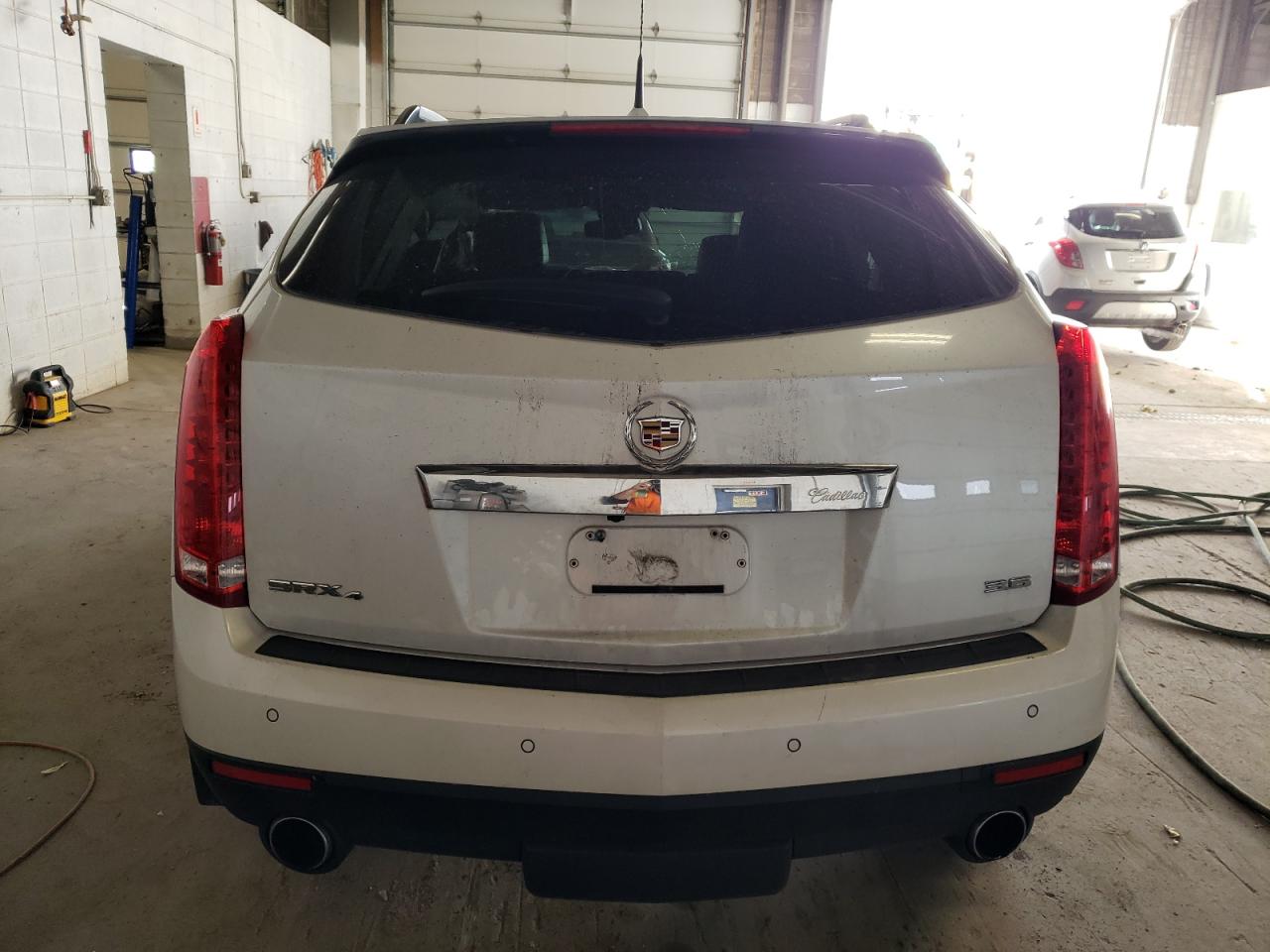 Photo 5 VIN: 3GYFNDE34CS570211 - CADILLAC SRX 