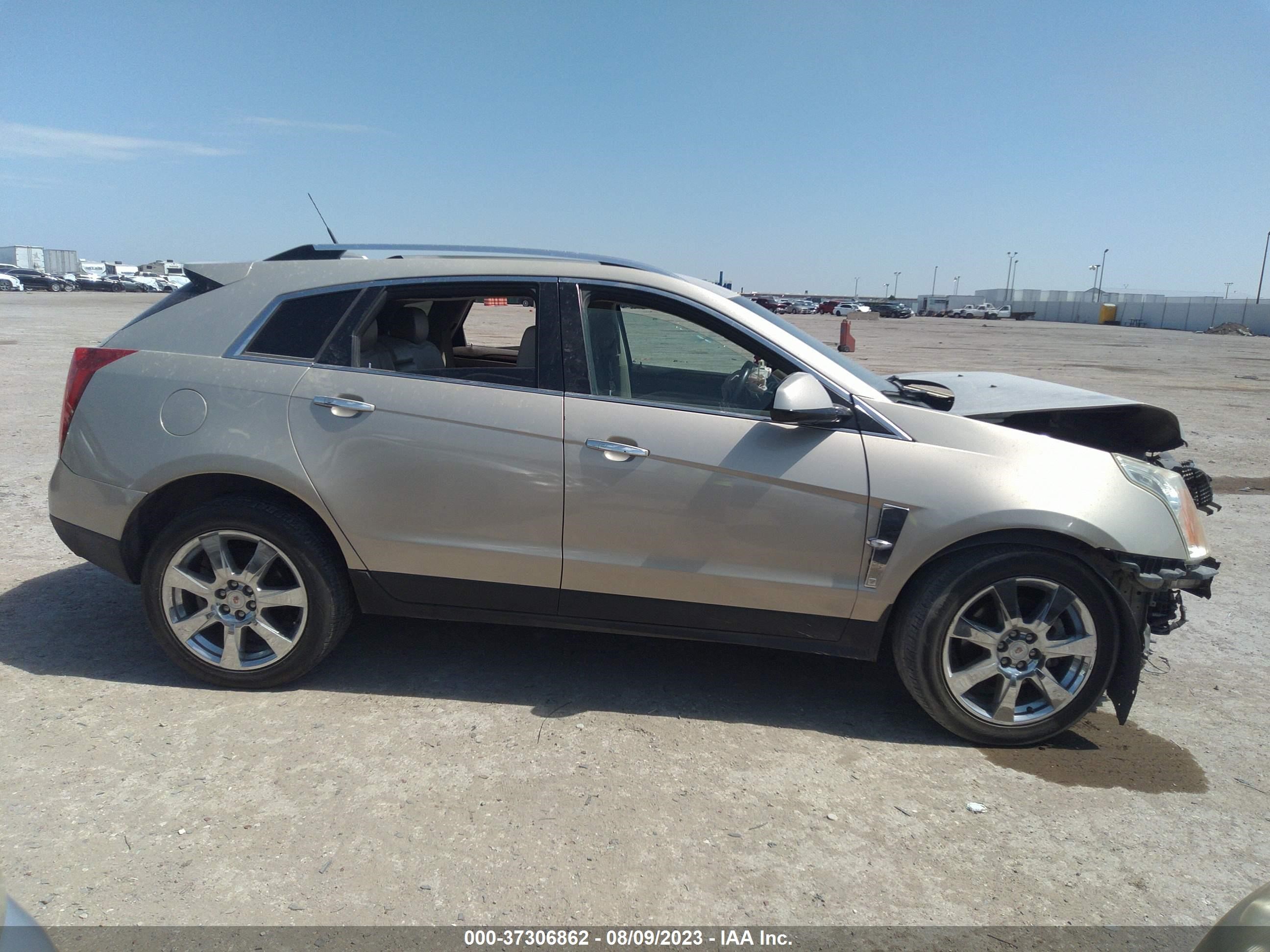 Photo 12 VIN: 3GYFNDE3XDS647262 - CADILLAC SRX 