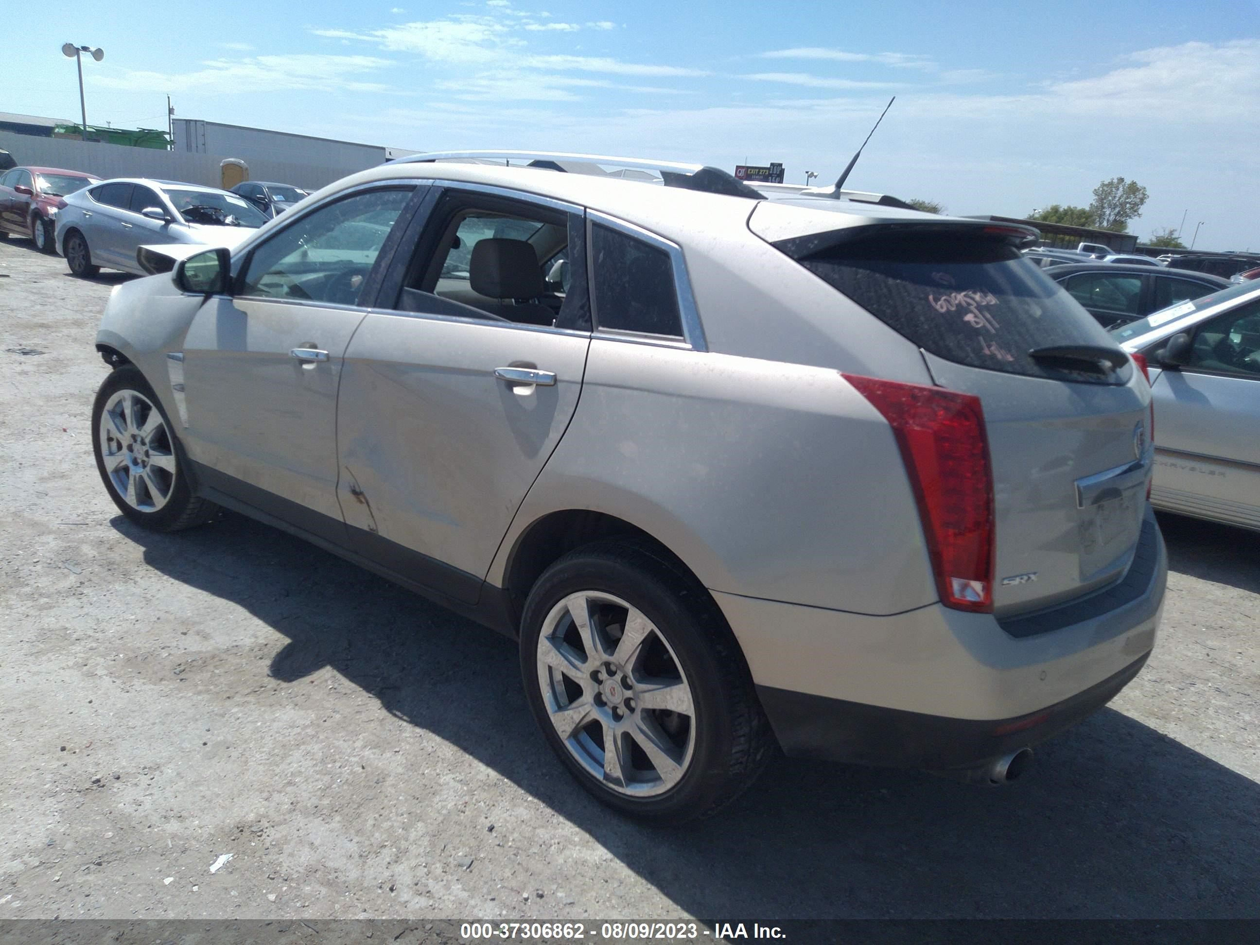 Photo 2 VIN: 3GYFNDE3XDS647262 - CADILLAC SRX 