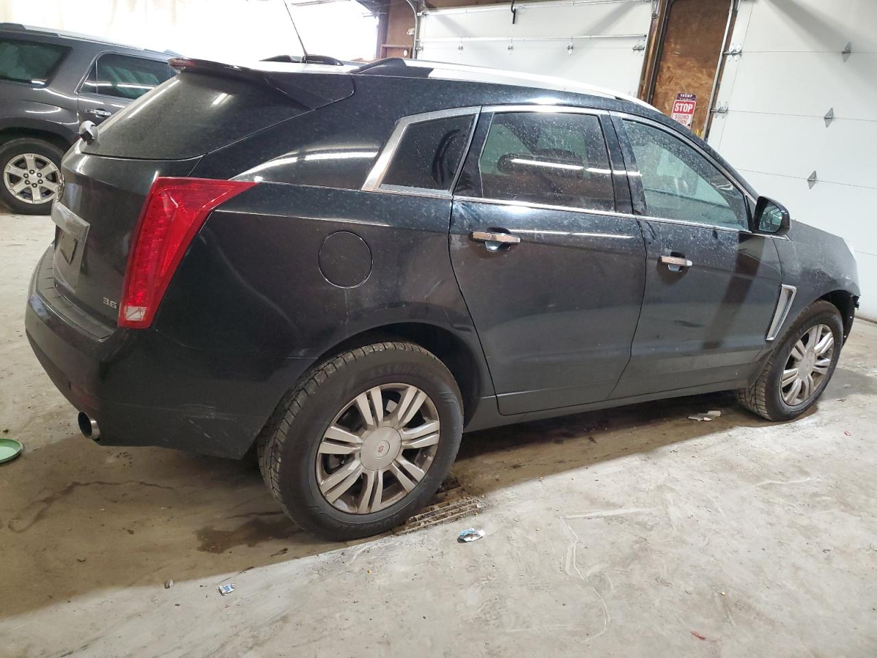 Photo 2 VIN: 3GYFNEE33FS522385 - CADILLAC SRX 