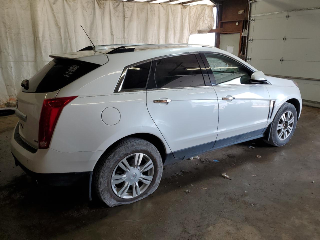 Photo 2 VIN: 3GYFNEE33GS556165 - CADILLAC SRX 