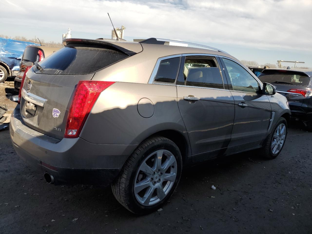 Photo 2 VIN: 3GYFNEE38CS521017 - CADILLAC SRX 