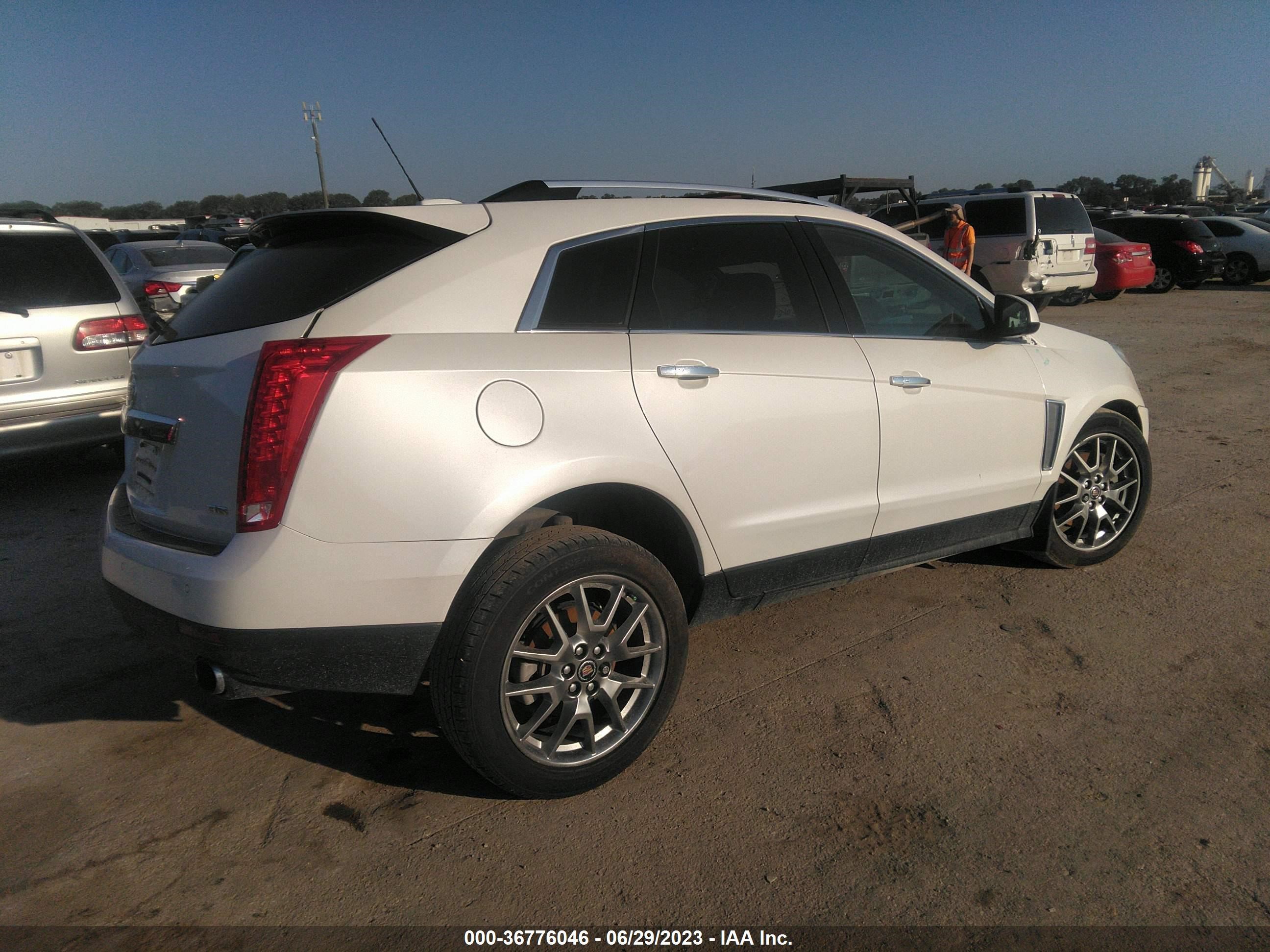 Photo 3 VIN: 3GYFNFE38FS628059 - CADILLAC SRX 