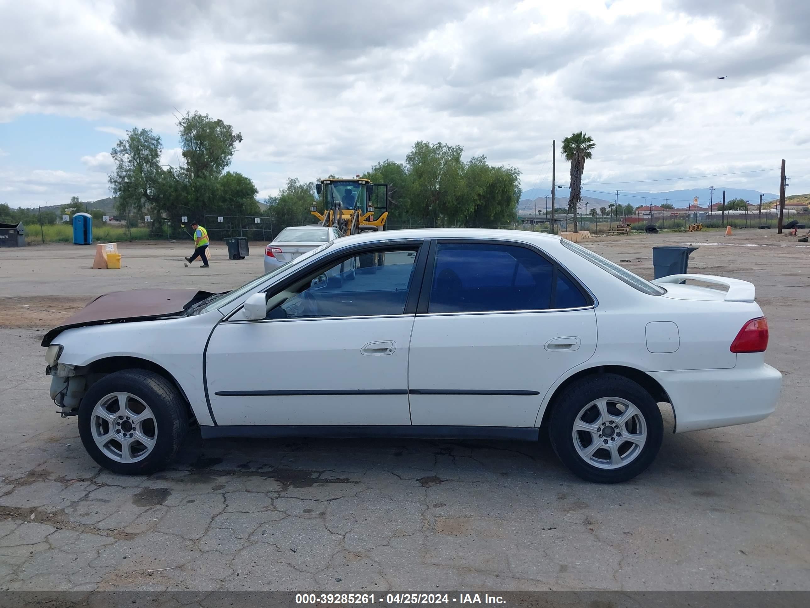 Photo 13 VIN: 3HGCG6658YG701277 - HONDA ACCORD 