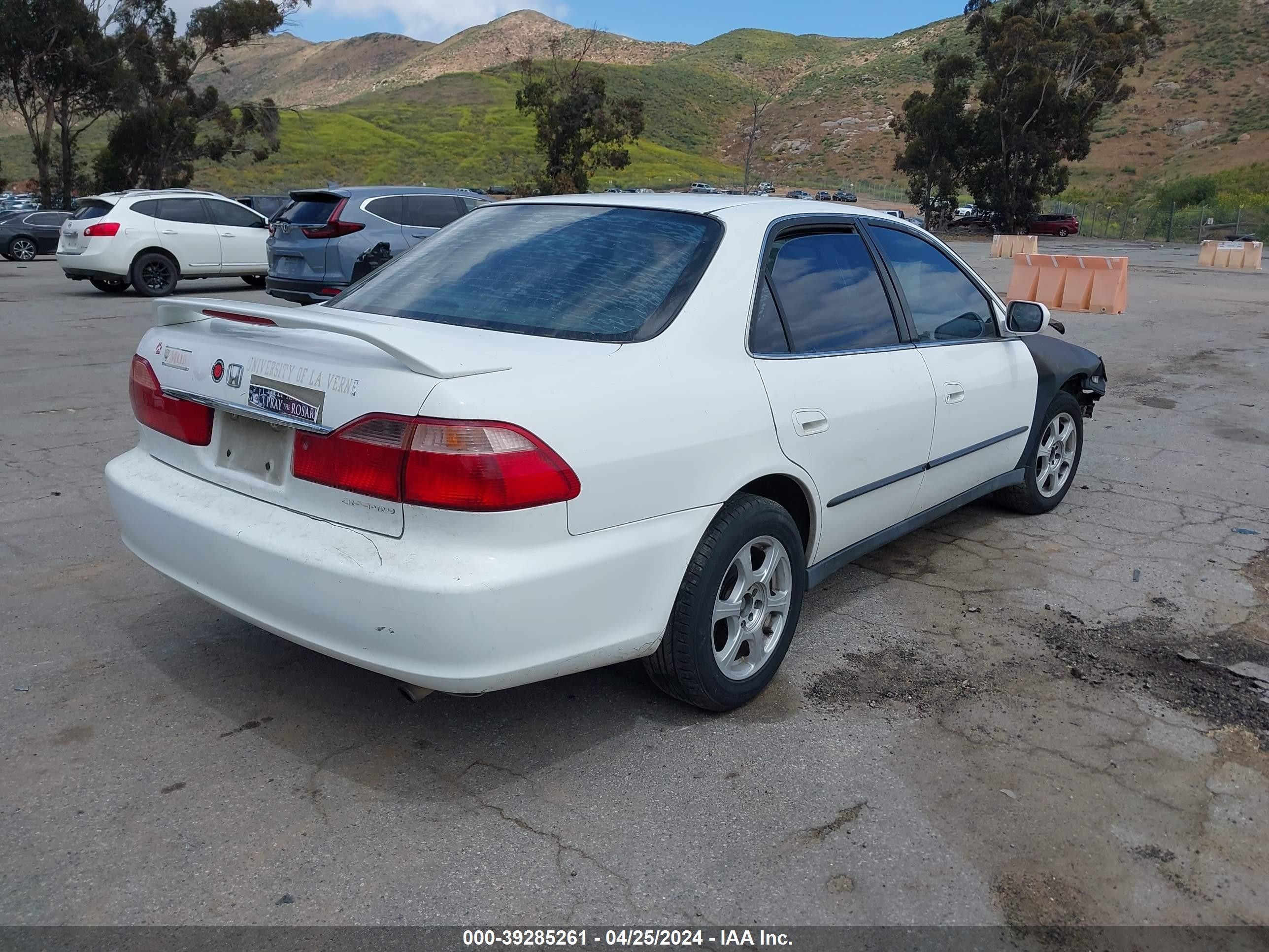 Photo 3 VIN: 3HGCG6658YG701277 - HONDA ACCORD 