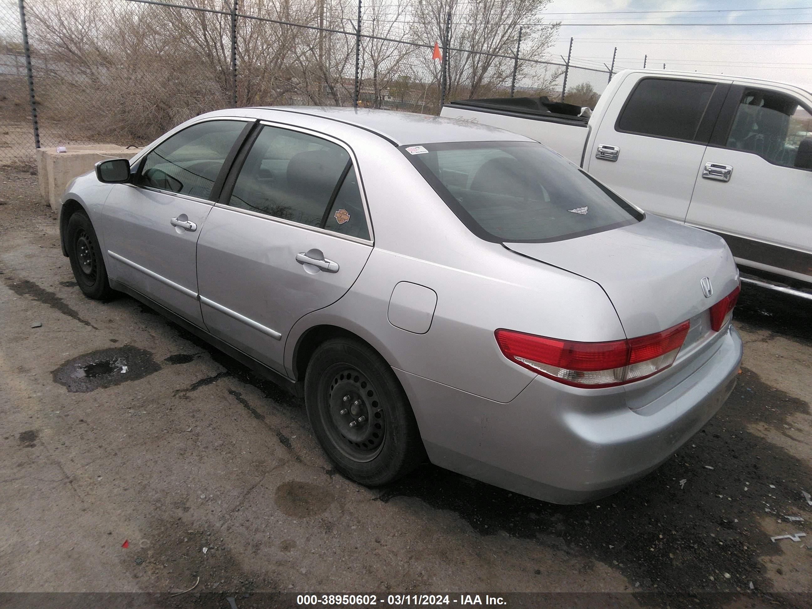 Photo 2 VIN: 3HGCM56343G704753 - HONDA ACCORD 