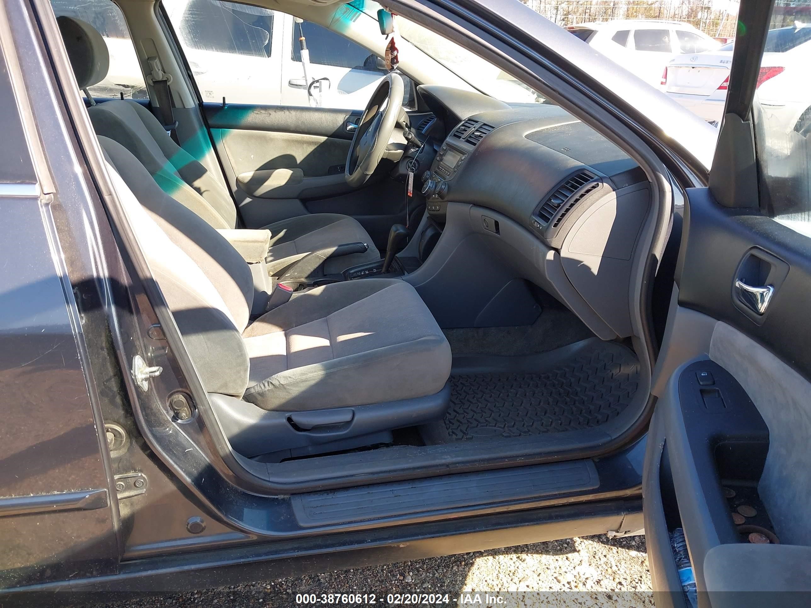 Photo 4 VIN: 3HGCM56354G711700 - HONDA ACCORD 