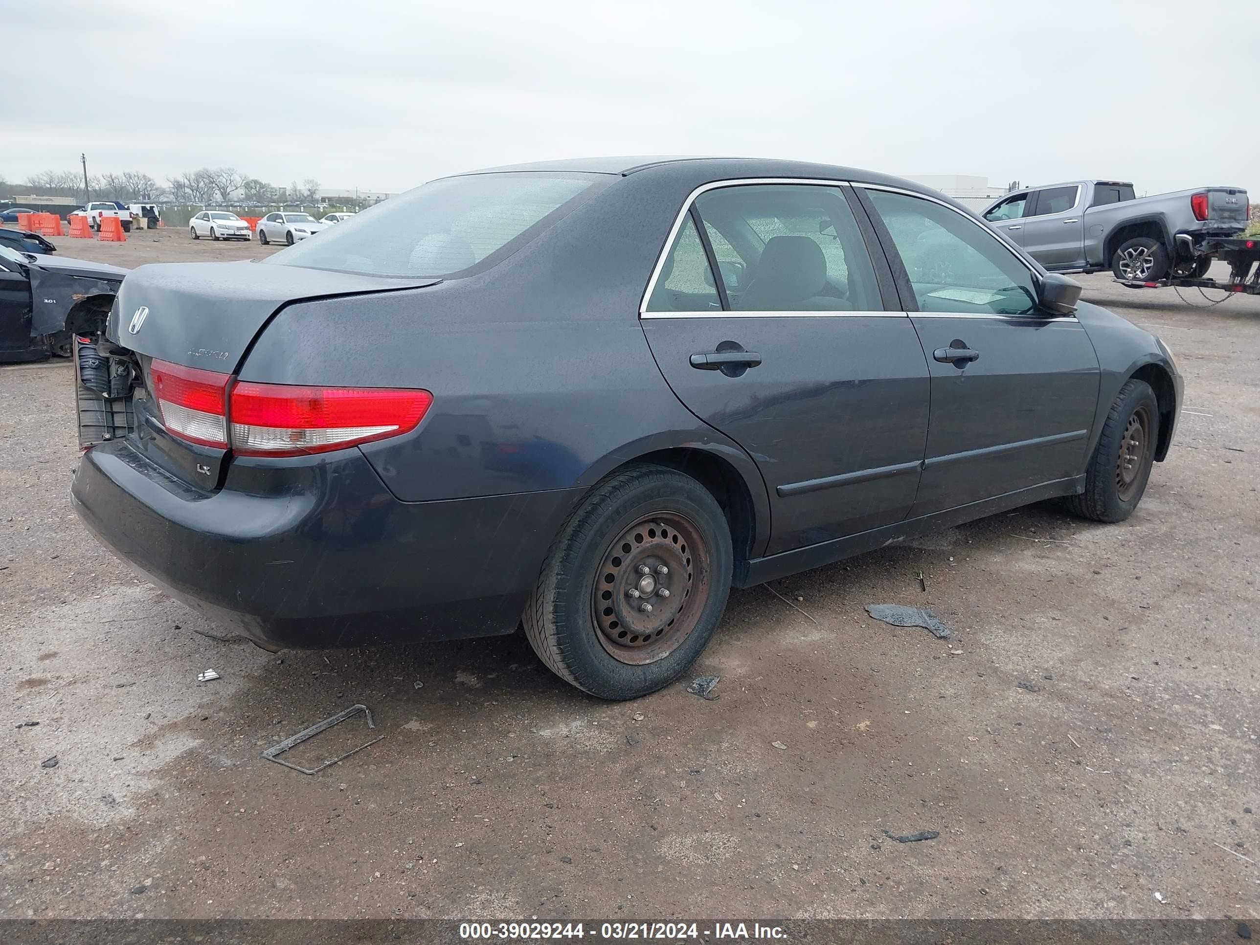 Photo 3 VIN: 3HGCM56383G706375 - HONDA ACCORD 