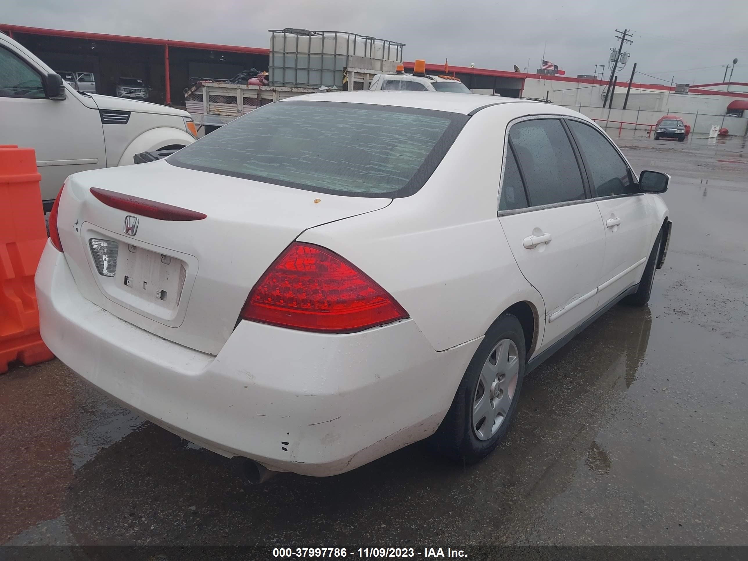 Photo 3 VIN: 3HGCM56407G705316 - HONDA ACCORD 