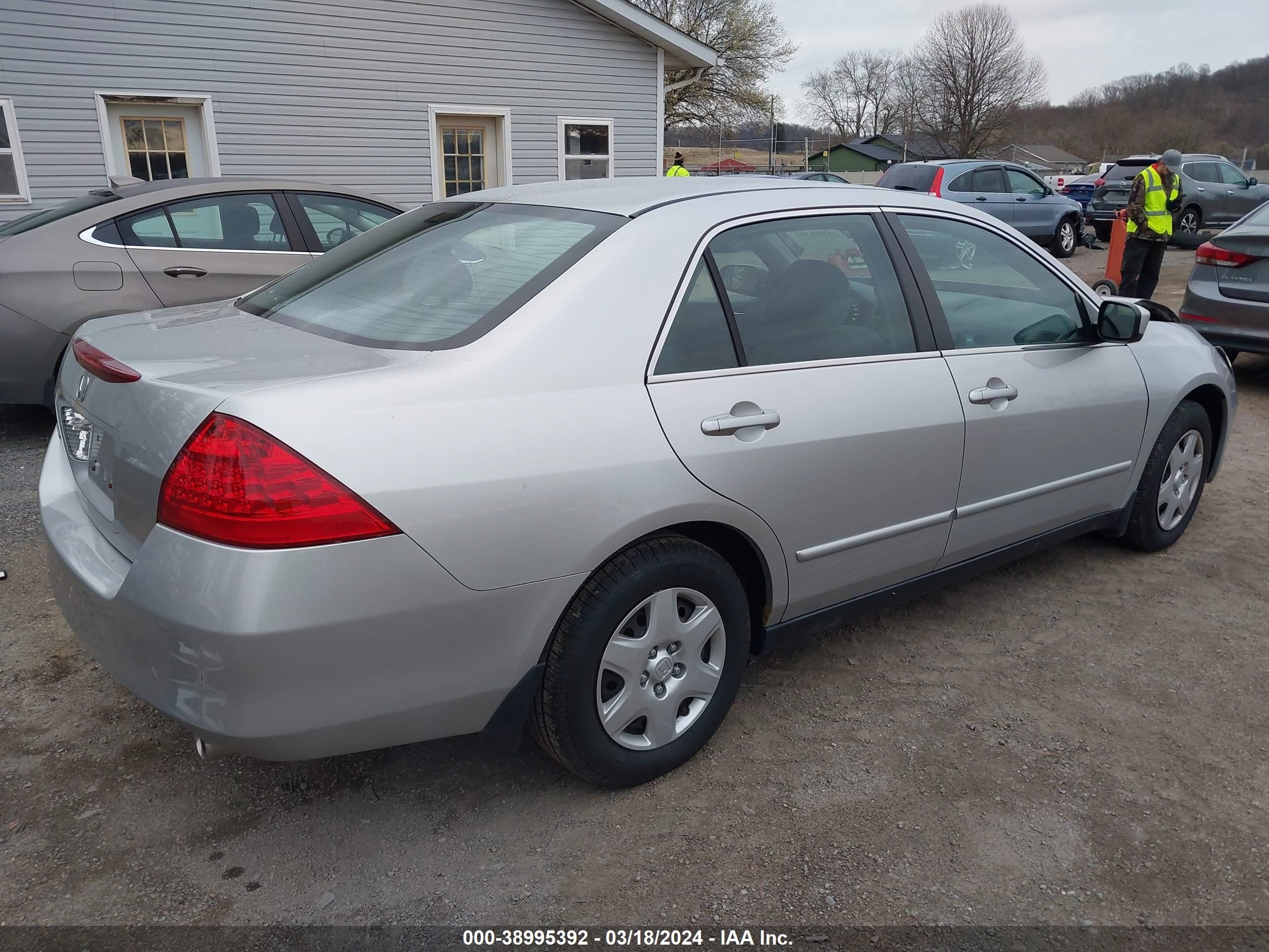 Photo 3 VIN: 3HGCM56477G708116 - HONDA ACCORD 