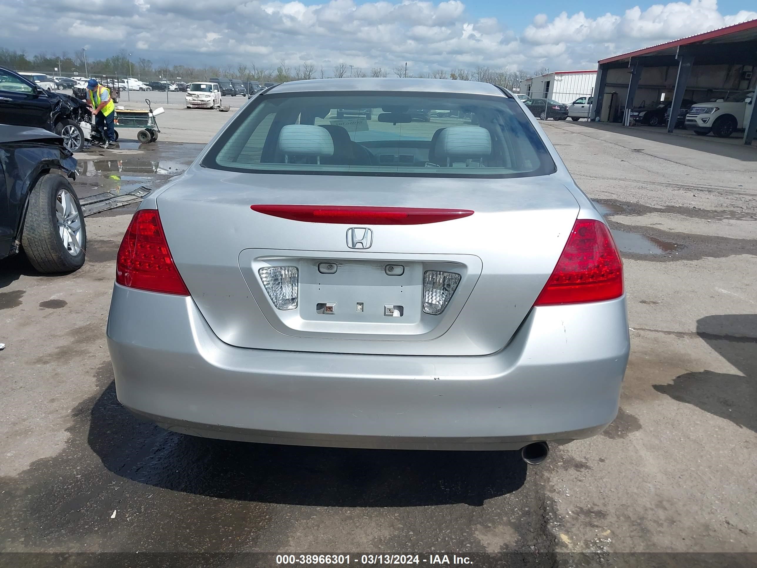 Photo 15 VIN: 3HGCM56497G709820 - HONDA ACCORD 