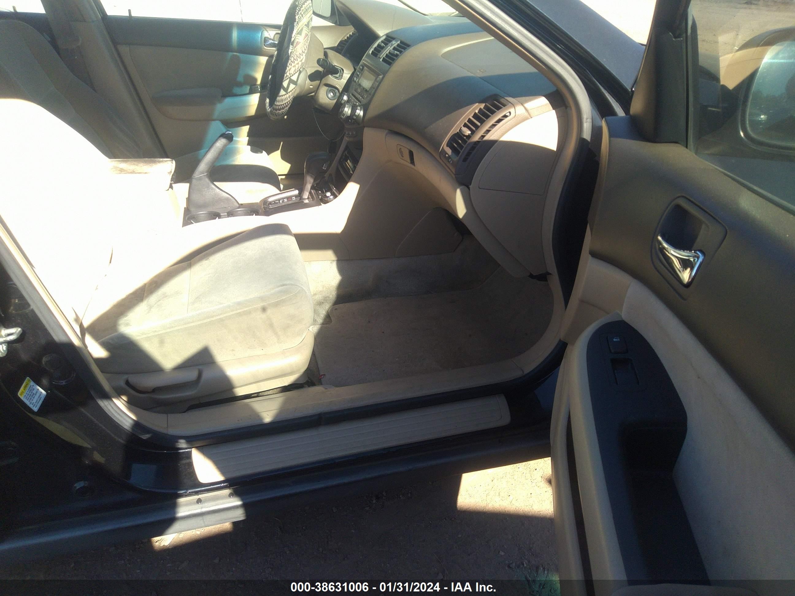 Photo 4 VIN: 3HGCM564X6G710151 - HONDA ACCORD 