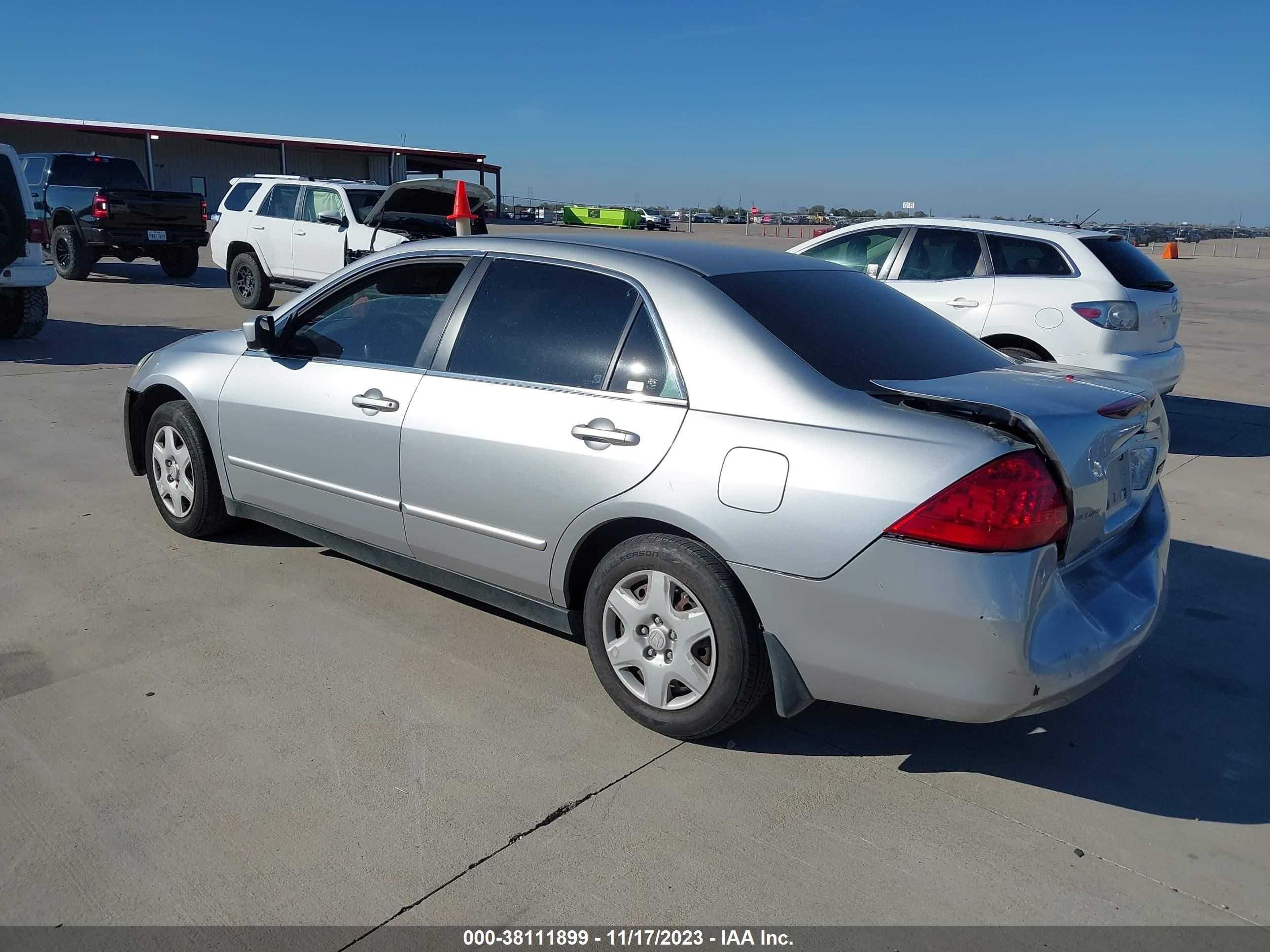 Photo 2 VIN: 3HGCM564X7G705047 - HONDA ACCORD 