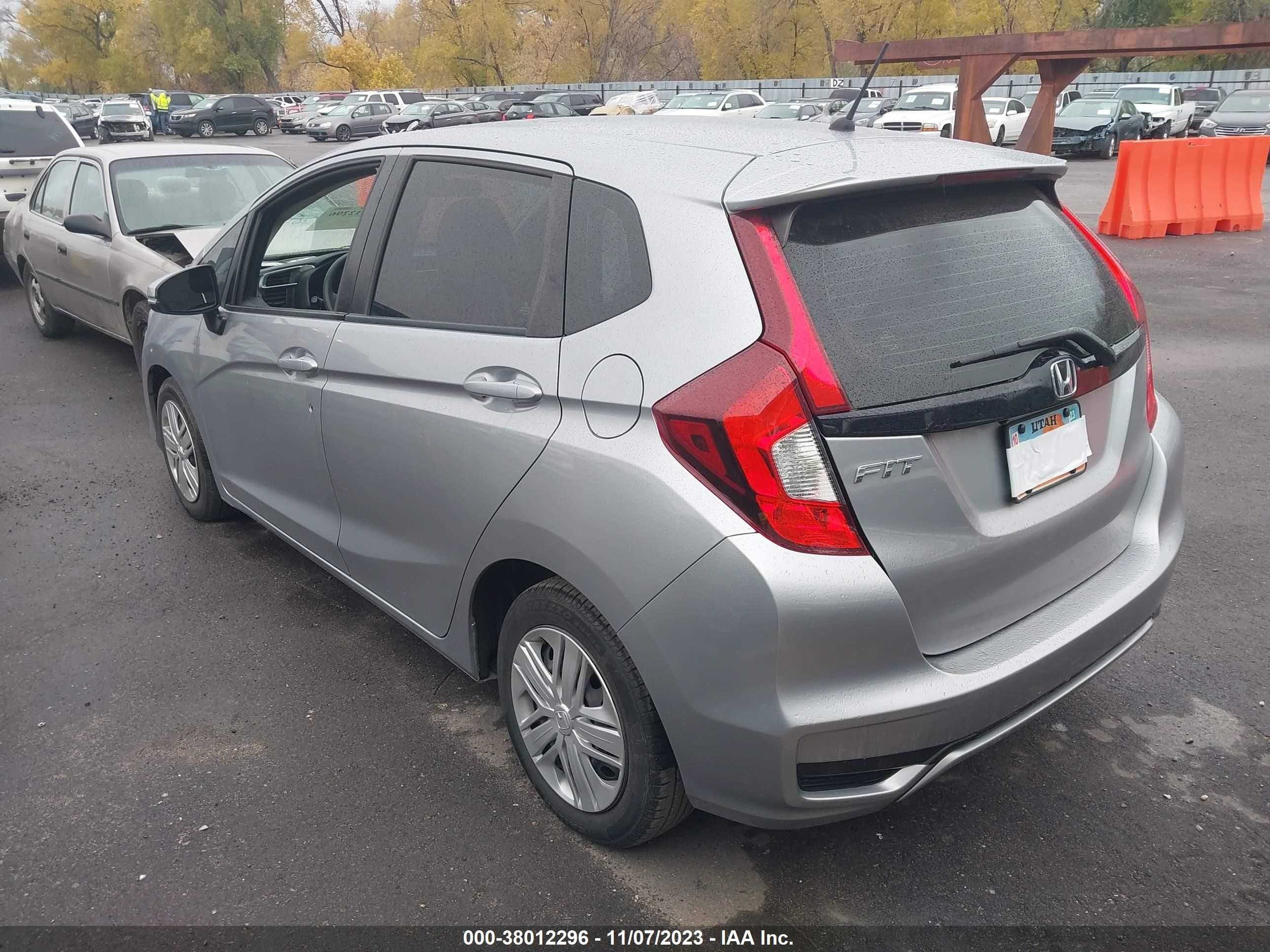 Photo 2 VIN: 3HGGK5G40JM702222 - HONDA FIT 