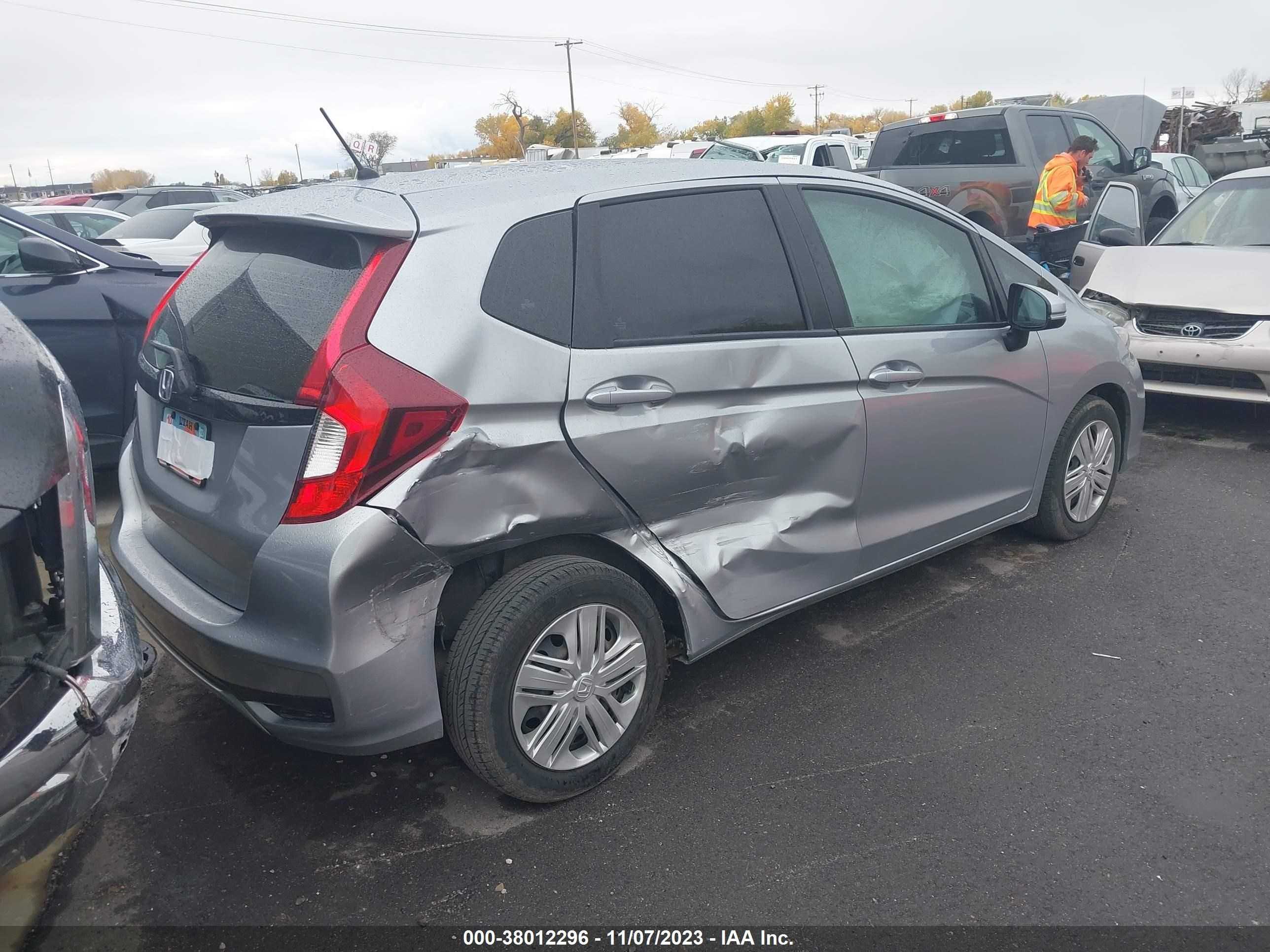 Photo 3 VIN: 3HGGK5G40JM702222 - HONDA FIT 