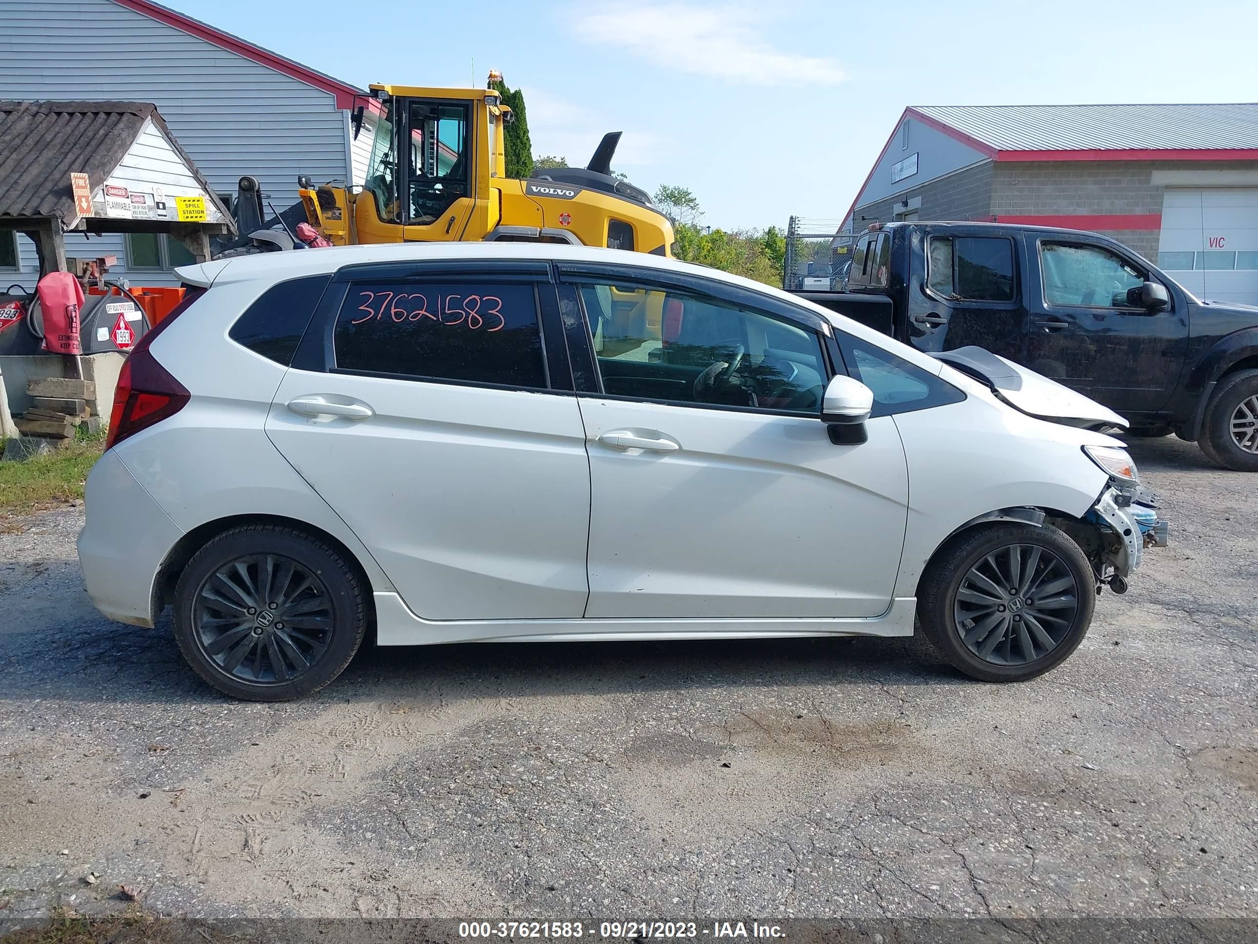 Photo 11 VIN: 3HGGK5G63JM706783 - HONDA FIT 