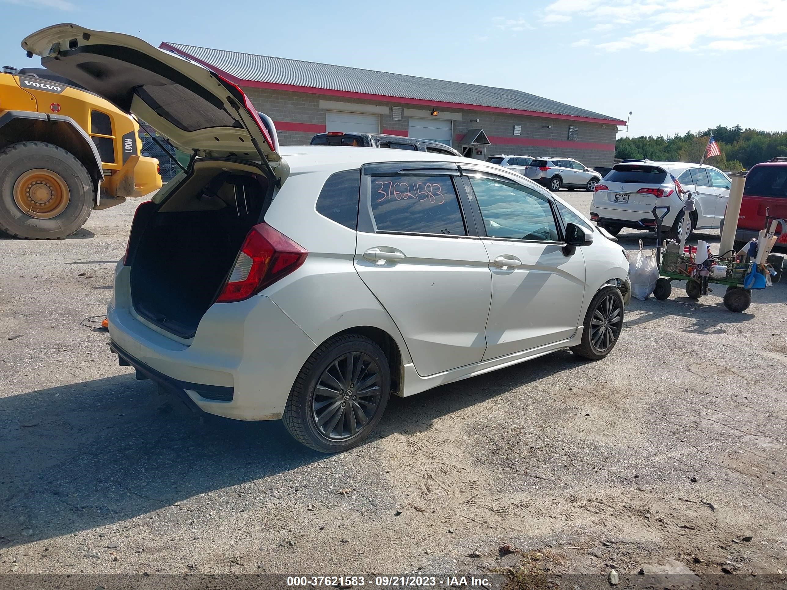 Photo 3 VIN: 3HGGK5G63JM706783 - HONDA FIT 