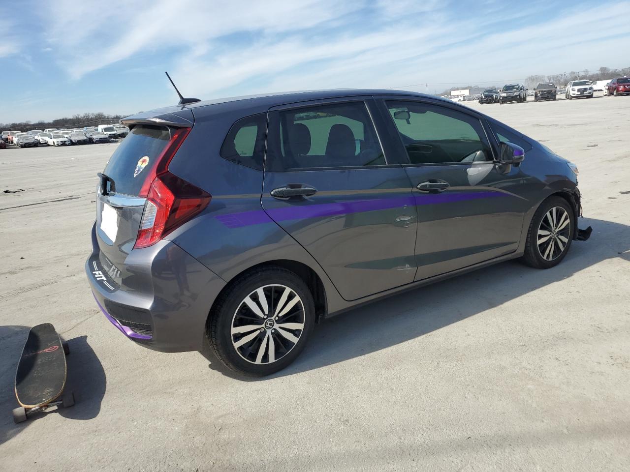 Photo 2 VIN: 3HGGK5H08JM718373 - HONDA FIT 