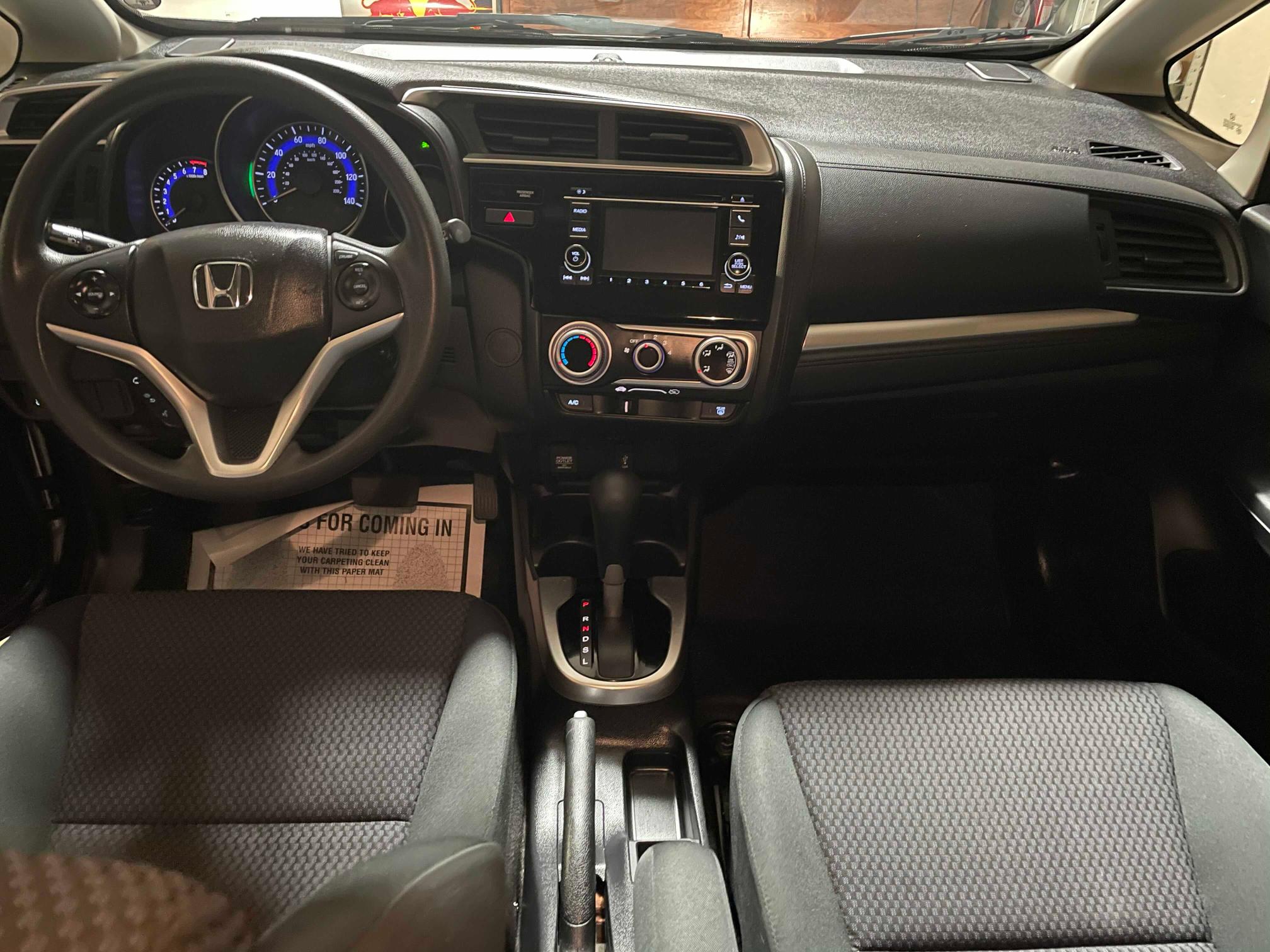 Photo 8 VIN: 3HGGK5H42JM727010 - HONDA FIT LX 