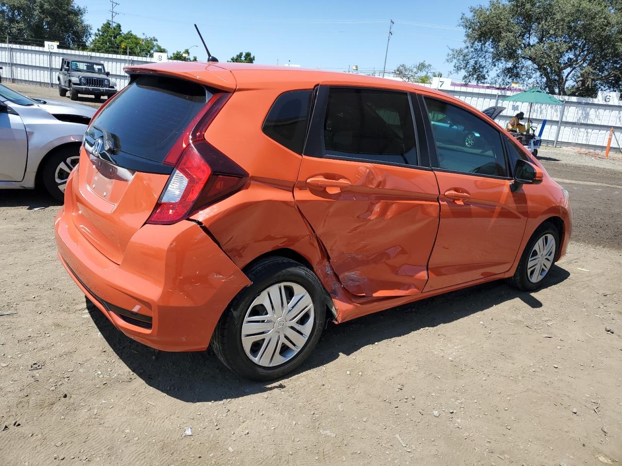 Photo 2 VIN: 3HGGK5H43JM713990 - HONDA FIT 