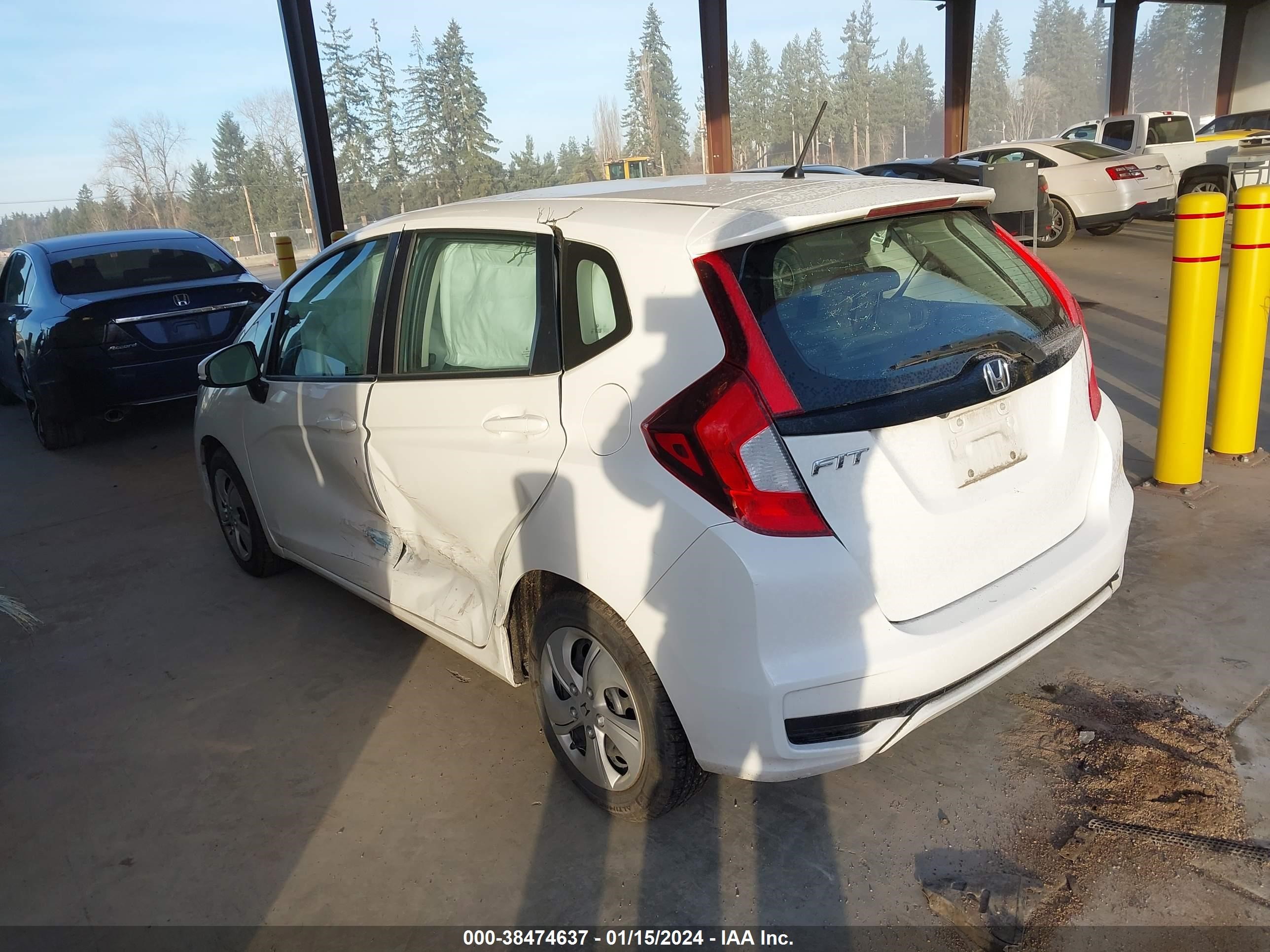 Photo 2 VIN: 3HGGK5H43JM734807 - HONDA FIT 