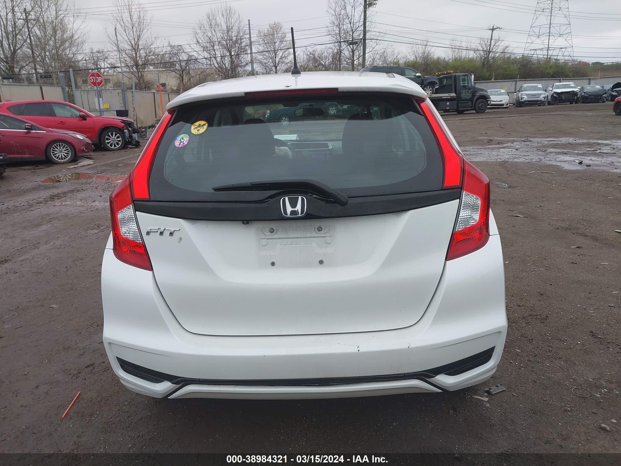 Photo 16 VIN: 3HGGK5H47JM735801 - HONDA FIT 