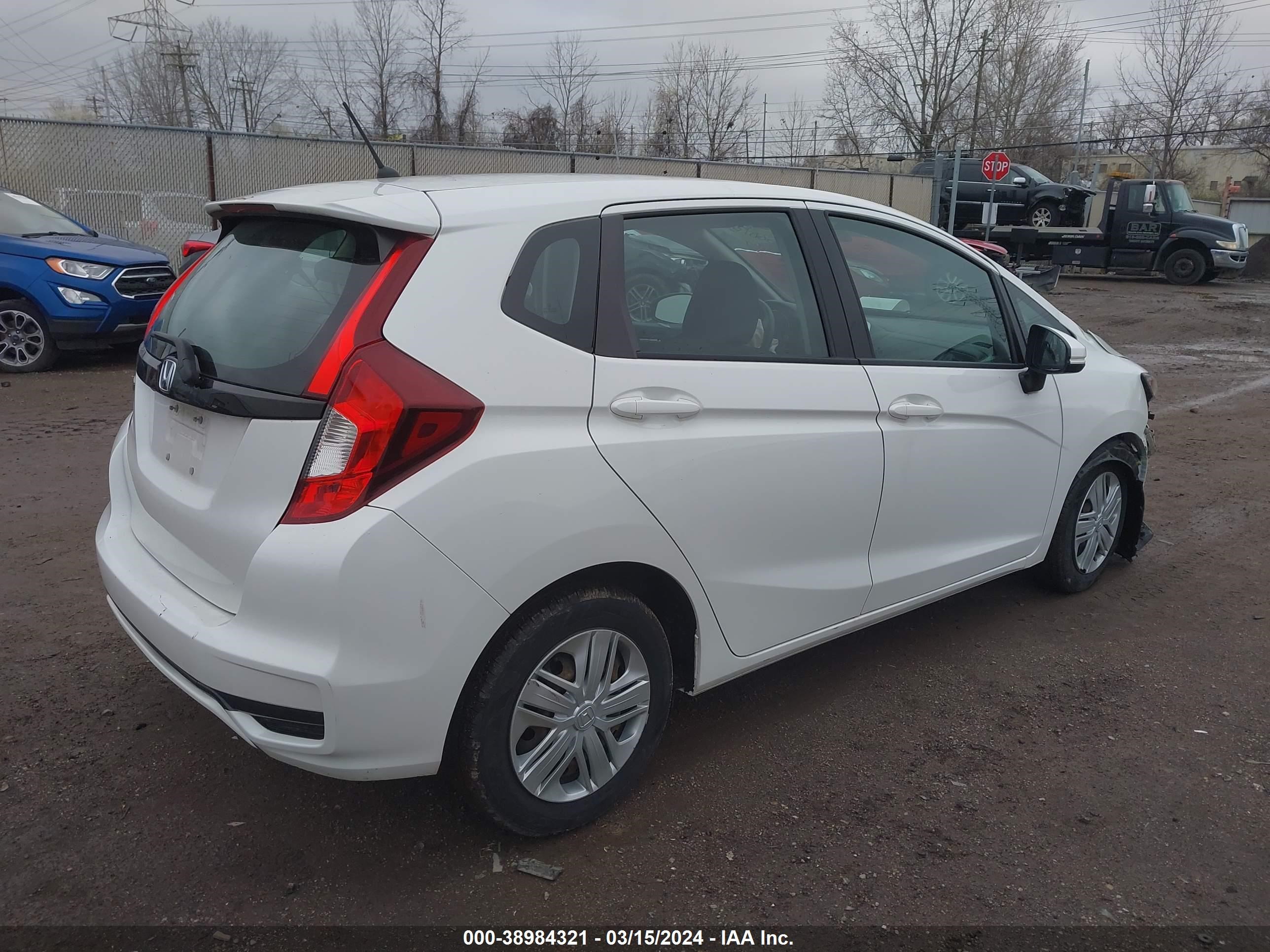 Photo 3 VIN: 3HGGK5H47JM735801 - HONDA FIT 